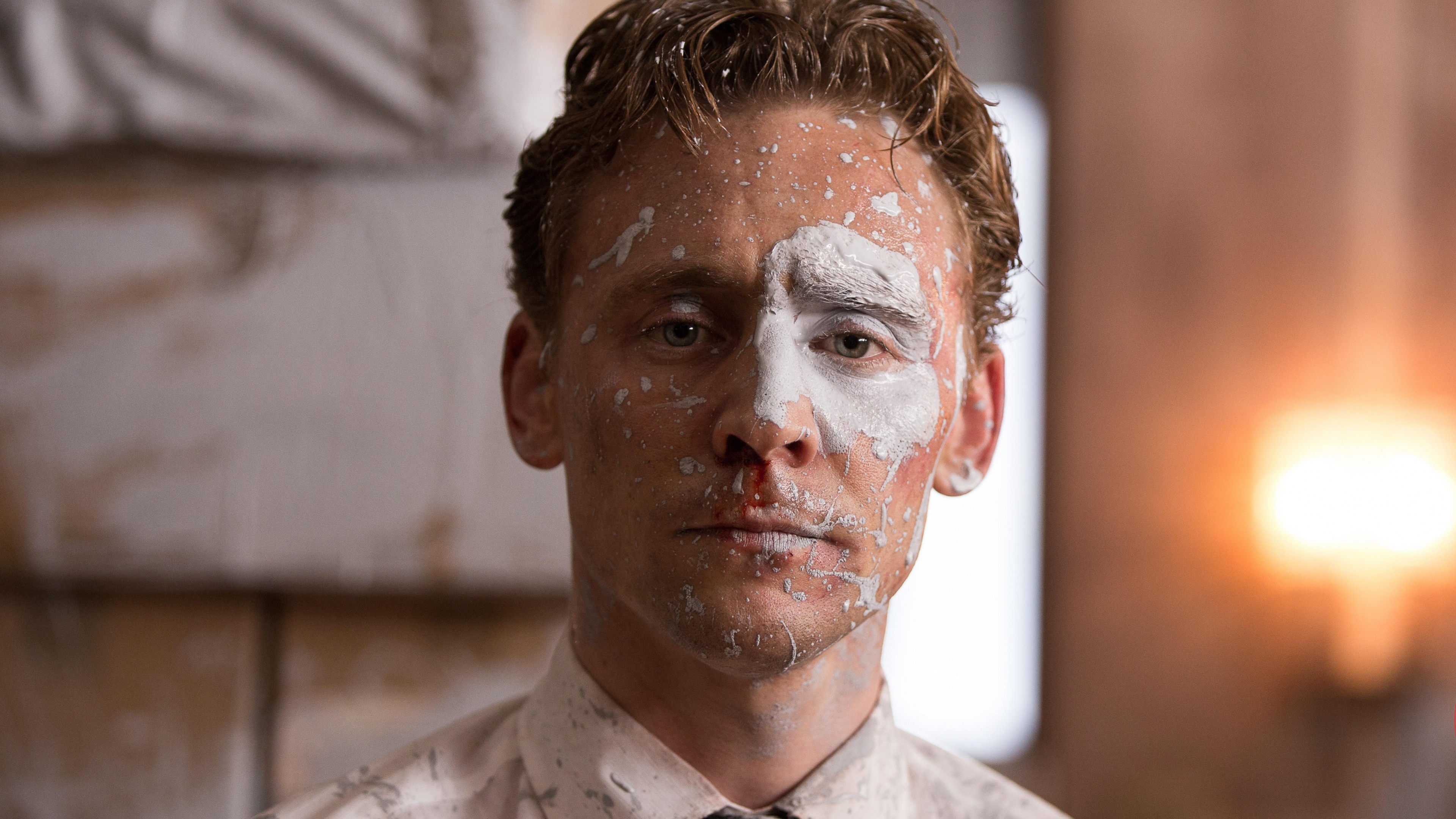 Actor paint. Высотка фильм 2015 том Хиддлстон. Том Хиддлстон высотка. Tom Hiddleston высотка. Роберт Лэнг высотка.