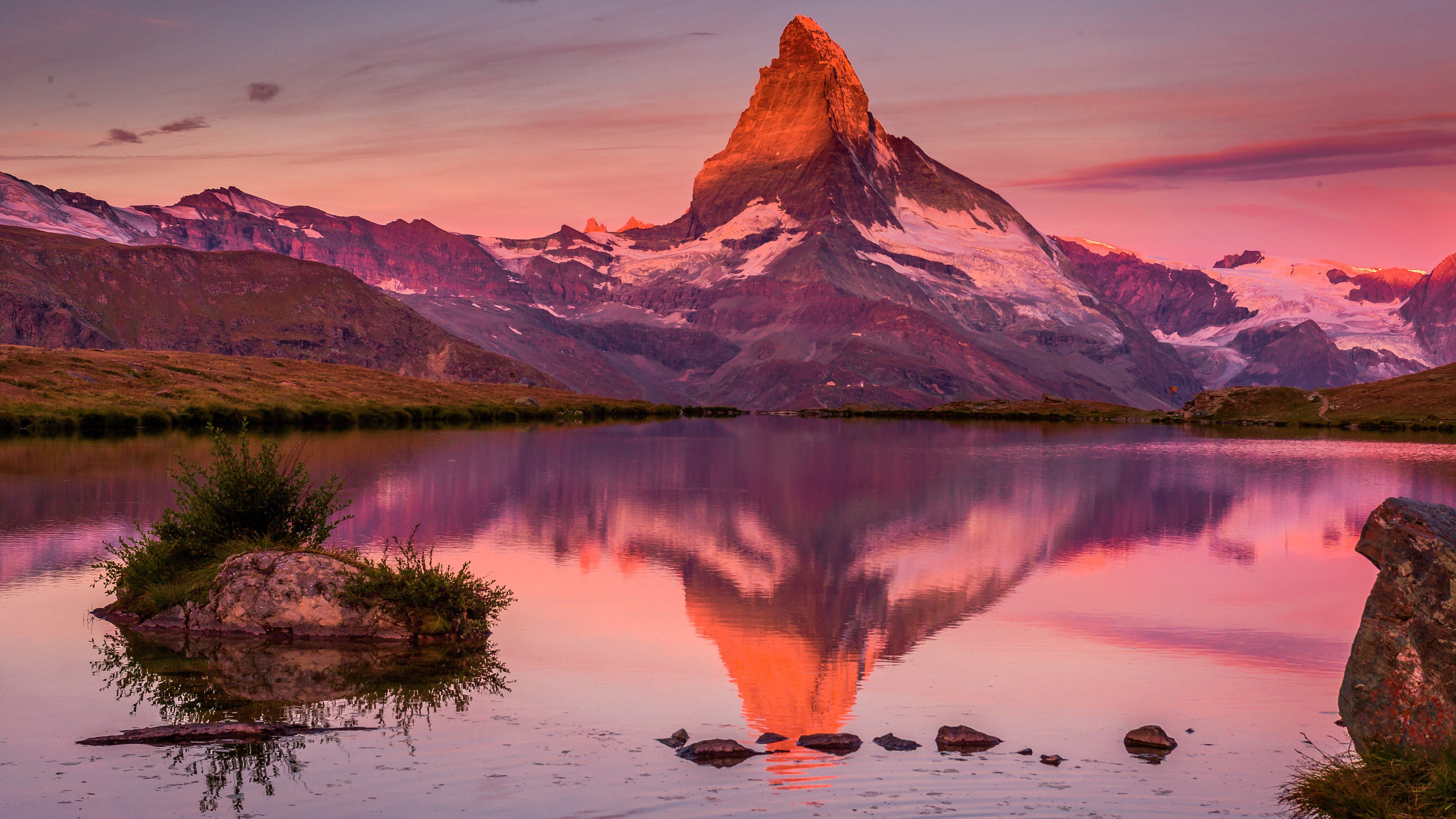 Pink mountains. Закат в горах. Красивый закат в горах. Красивые розовые горы. Розовый закат в горах.