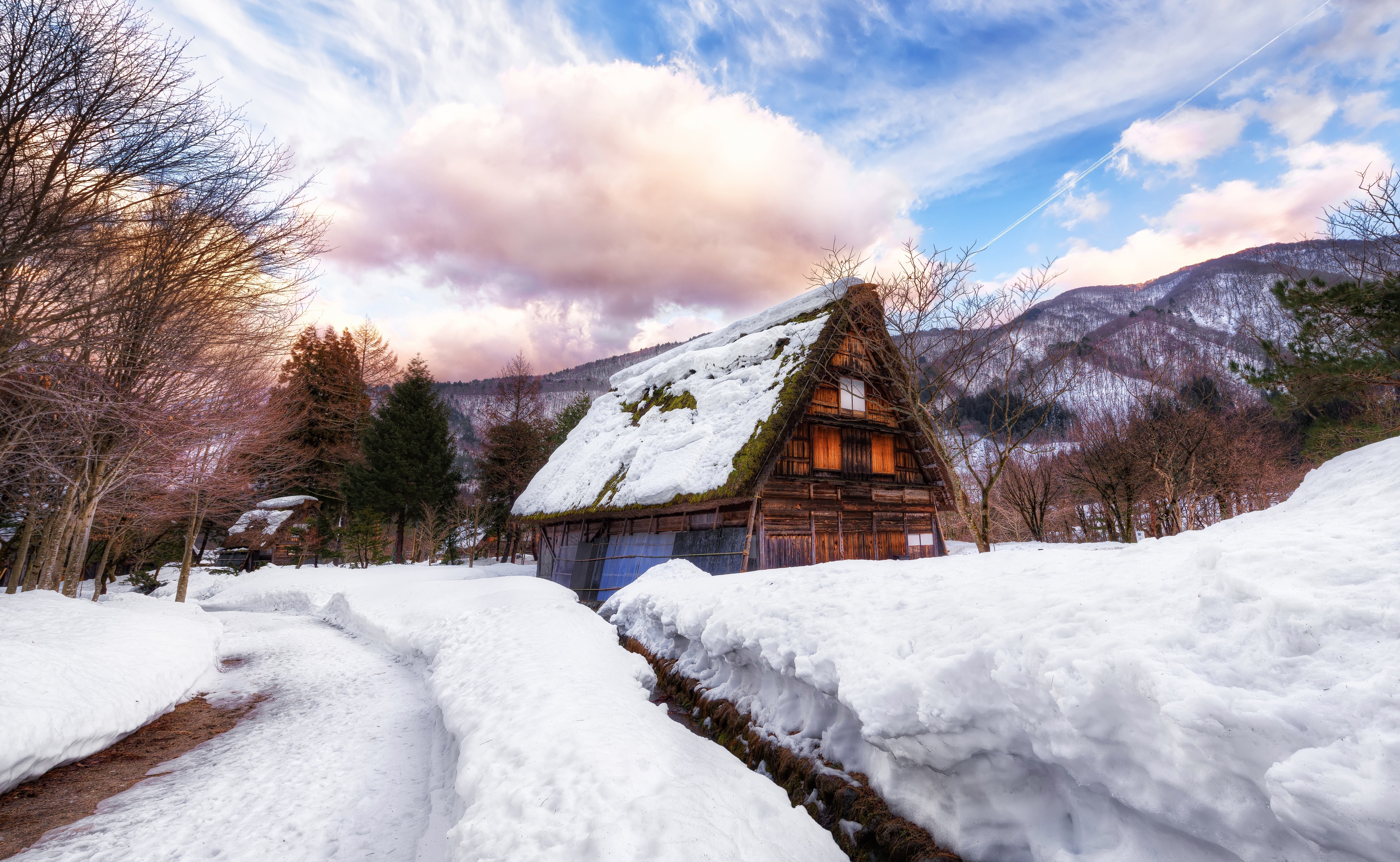 Winter up. Япония Горная деревня зимой. Зима в деревне. Деревня зимой. Деревня в снегу.