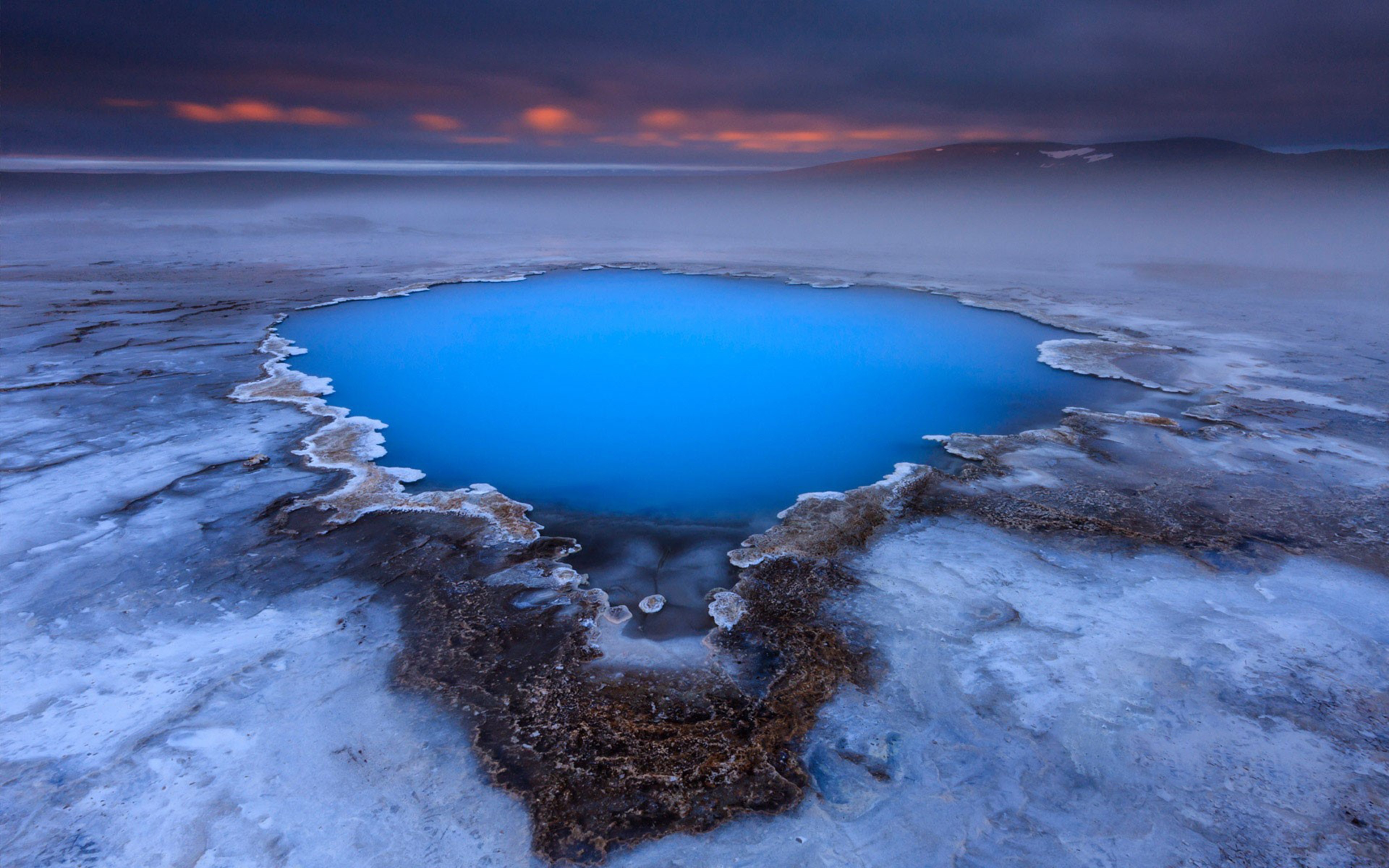 Hot lake. Озеро Эльтон. Исландия озера. Голубая Лагуна Исландия. Природа Исландии.