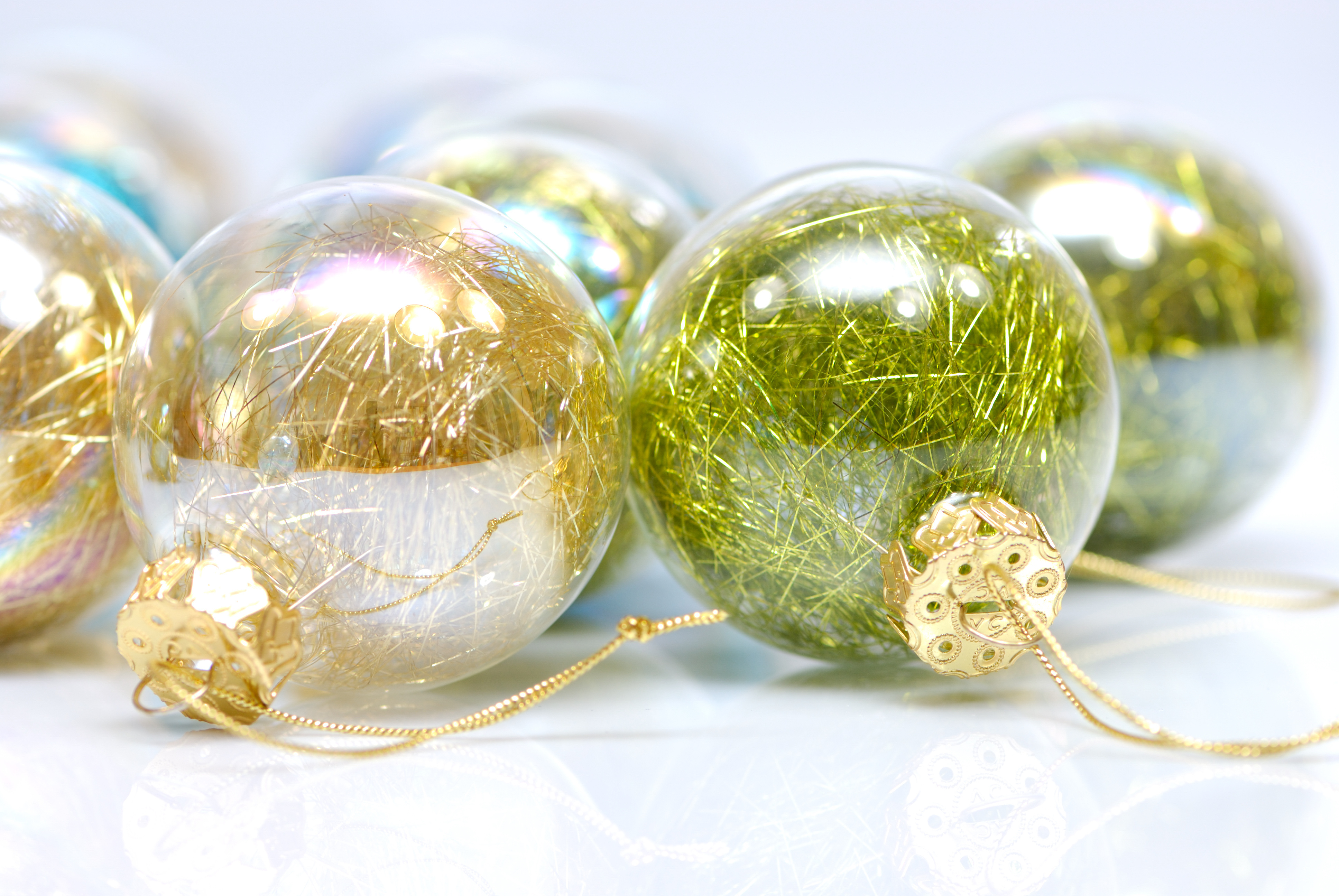 Новогодние шары магазины. Новогодние шары. Новогодний шар. Стеклянные шары на елку. Красивые новогодние шары.