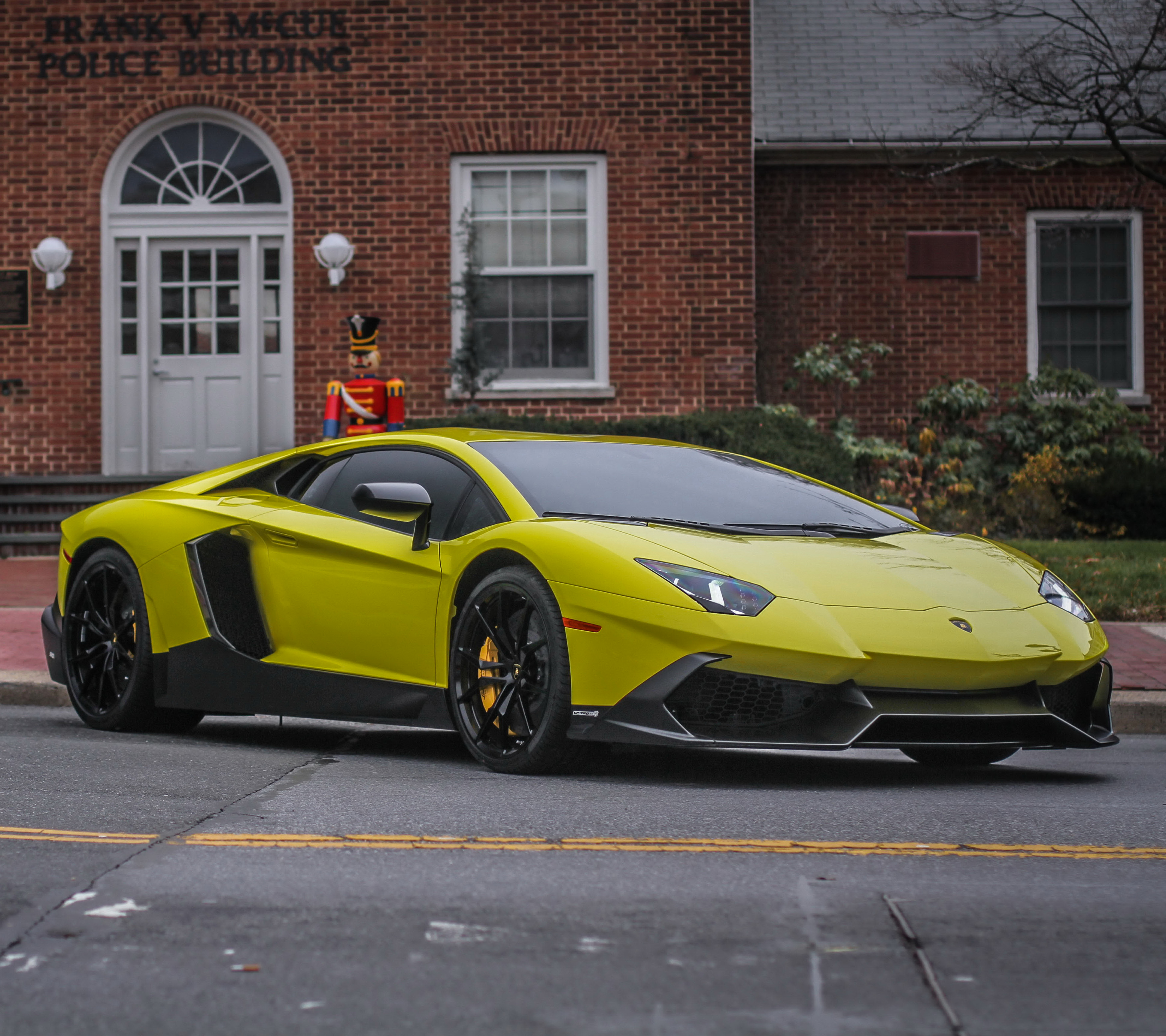 Yellow 4. Lamborghini Aventador lp700-4 желтый. Lamborghini Aventador lp700-4 Золотая. Lamborghini Aventador lp700-4 50th Anniversary. Ламборгини Авентодор жёлтая.