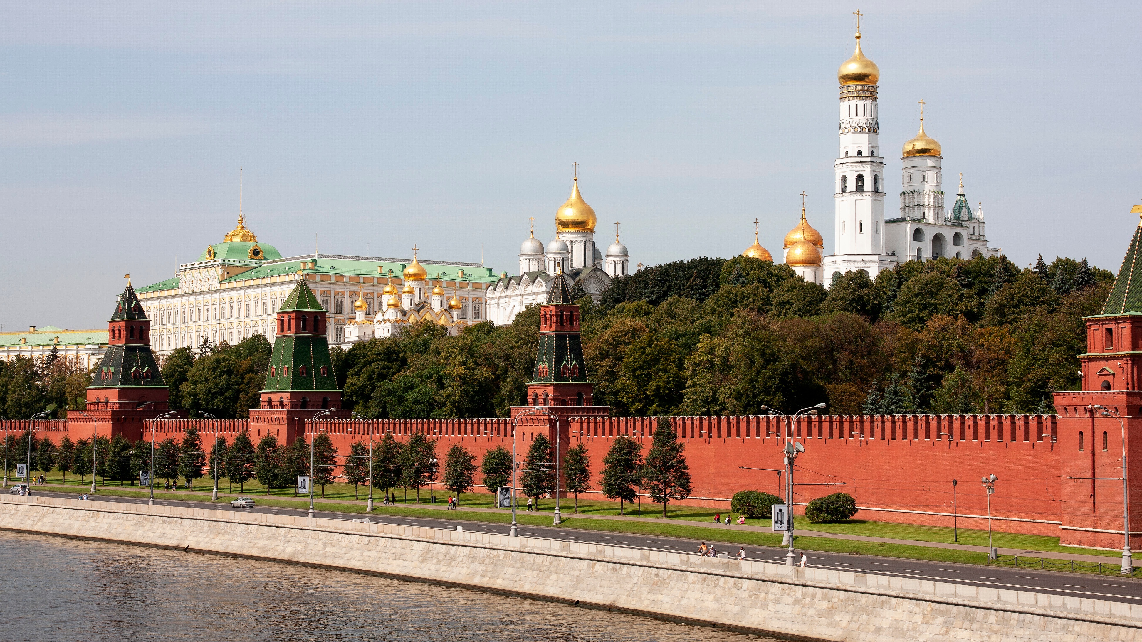 Посещение кремля в москве. Обои на тлф HD город.