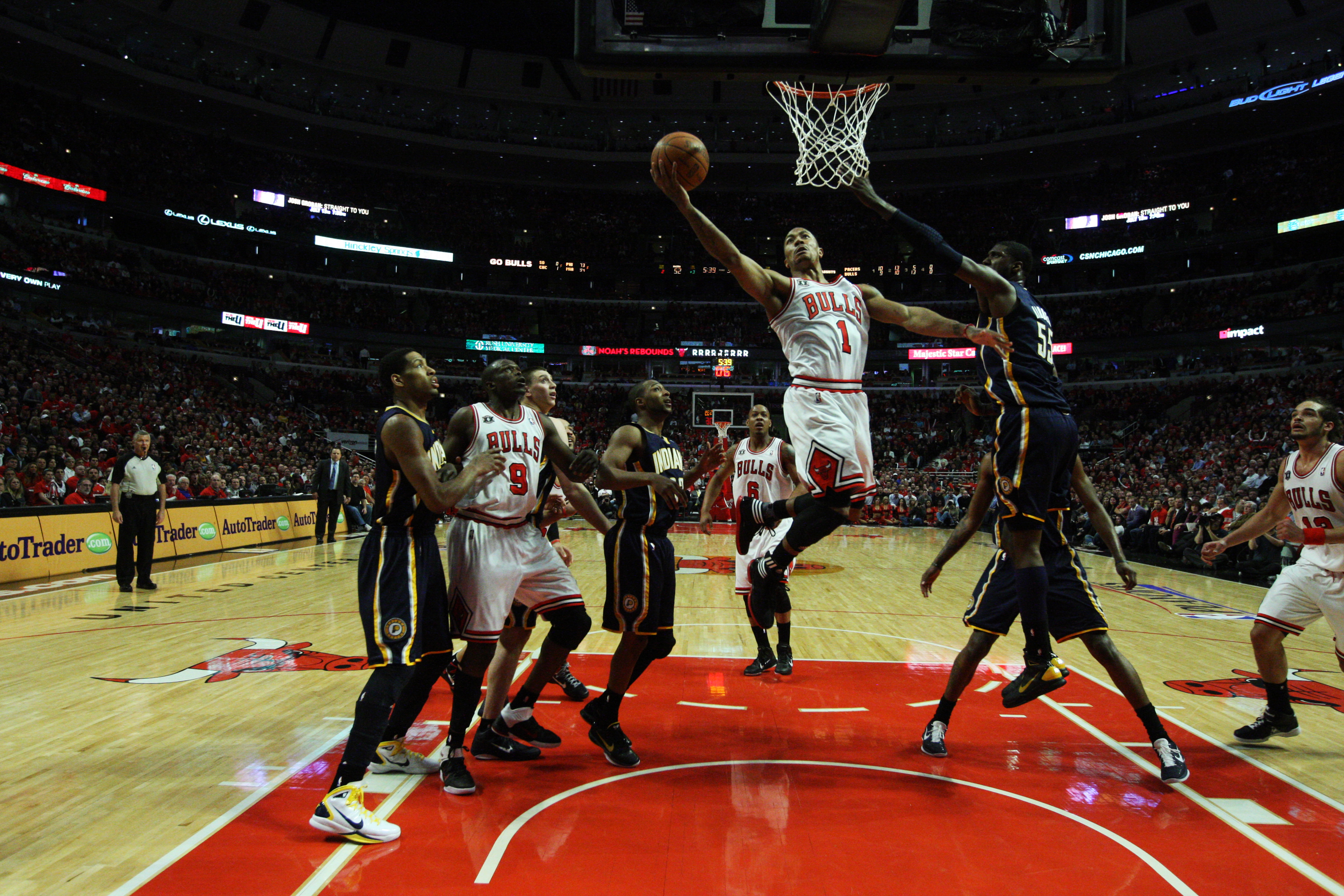 Стратегия nba. Чикаго баскетбол. Баскетбольная команда Chicago bulls. Корт баскетбольный НБА Чикаго. Баскетболисты НБА.