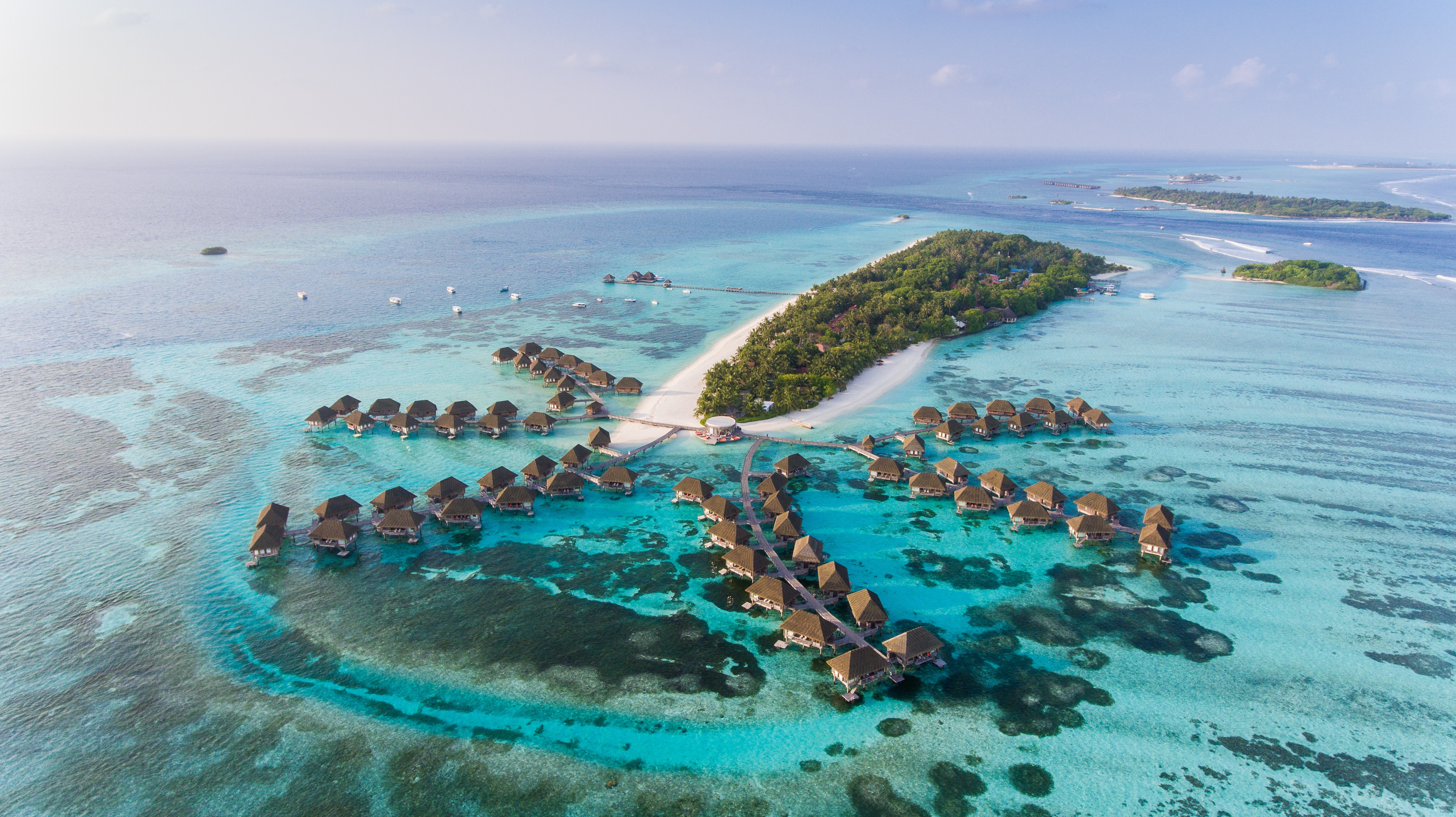 Индийский океан острова страны. Банановый риф Мальдивы банановый риф Мальдивы. Ари Атолл Мальдивы. Остров Мале Мальдивы. Коралловые Атоллы Мальдивы.