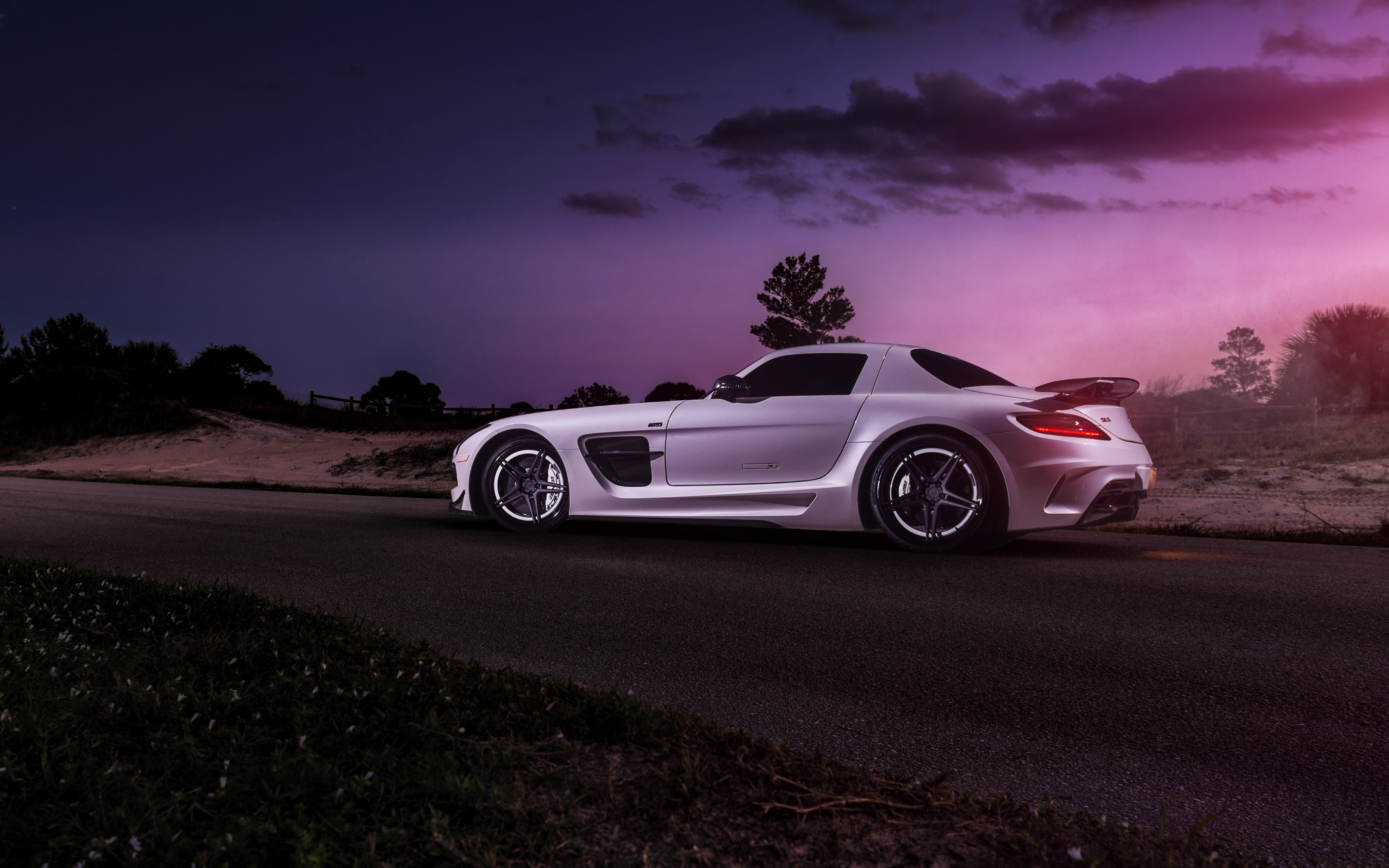 mercedes night