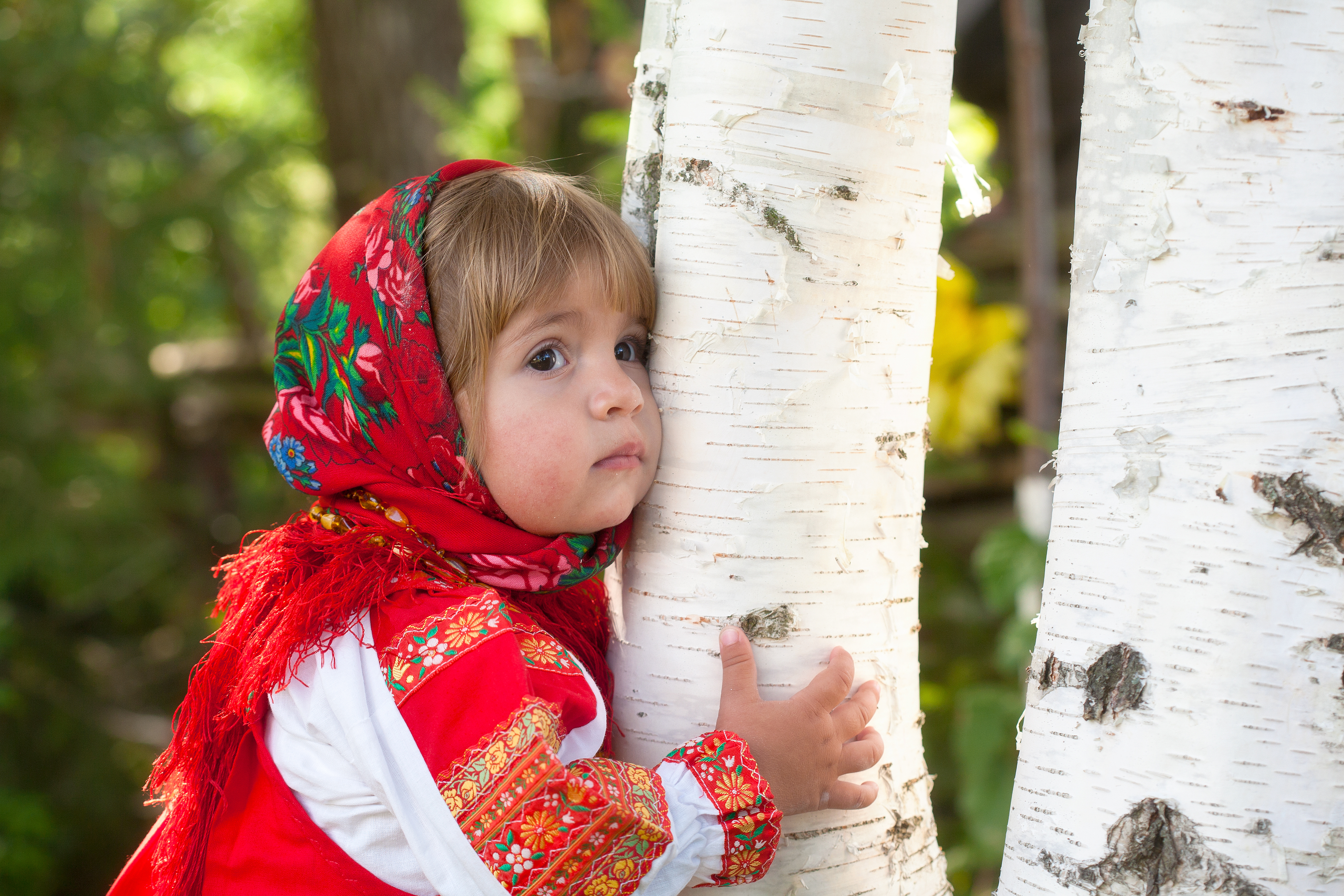 Я люблю маленьких девочек. Зеленая Россия. Славянские дети. Девочка в платочке. Красивые славянские дети.