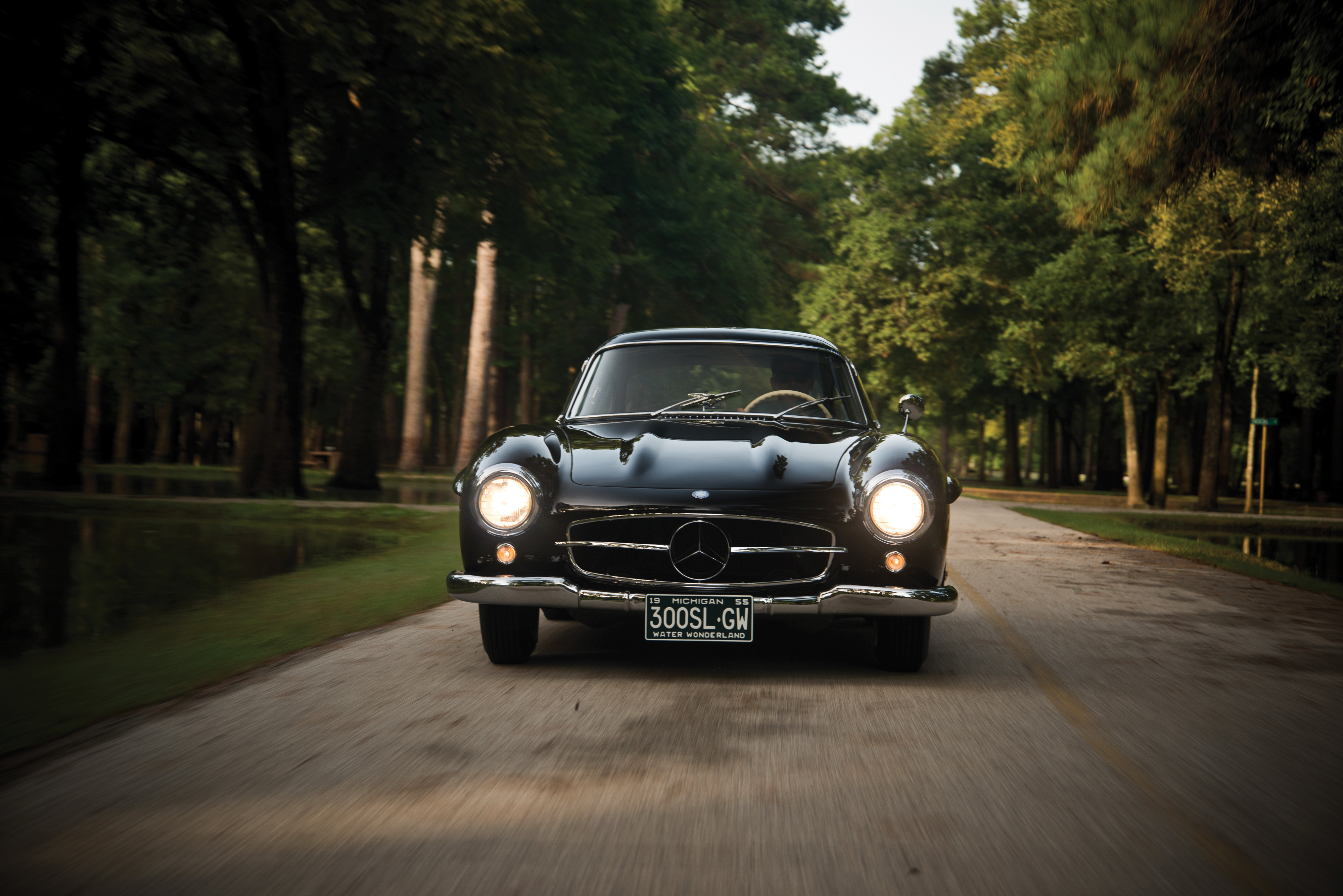 Mercedes Gullwing 300 SL 1080 1080