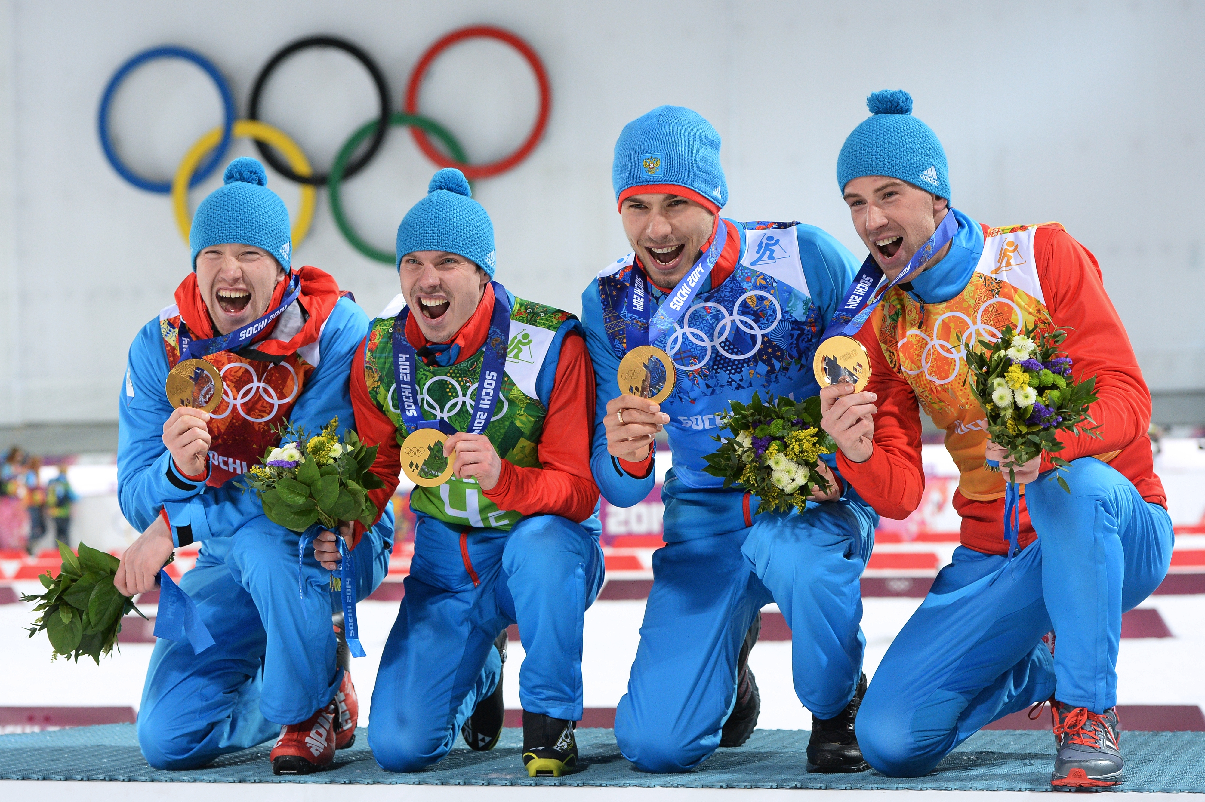 Скачать обои Россия, чемпионы, Сочи 2014, XXII Зимние Олимпийские Игры, Антон  Шипулин, Биатлон эстафета, Евгений Устюгов, Алексей Волков, раздел спорт в  разрешении 4006x2667