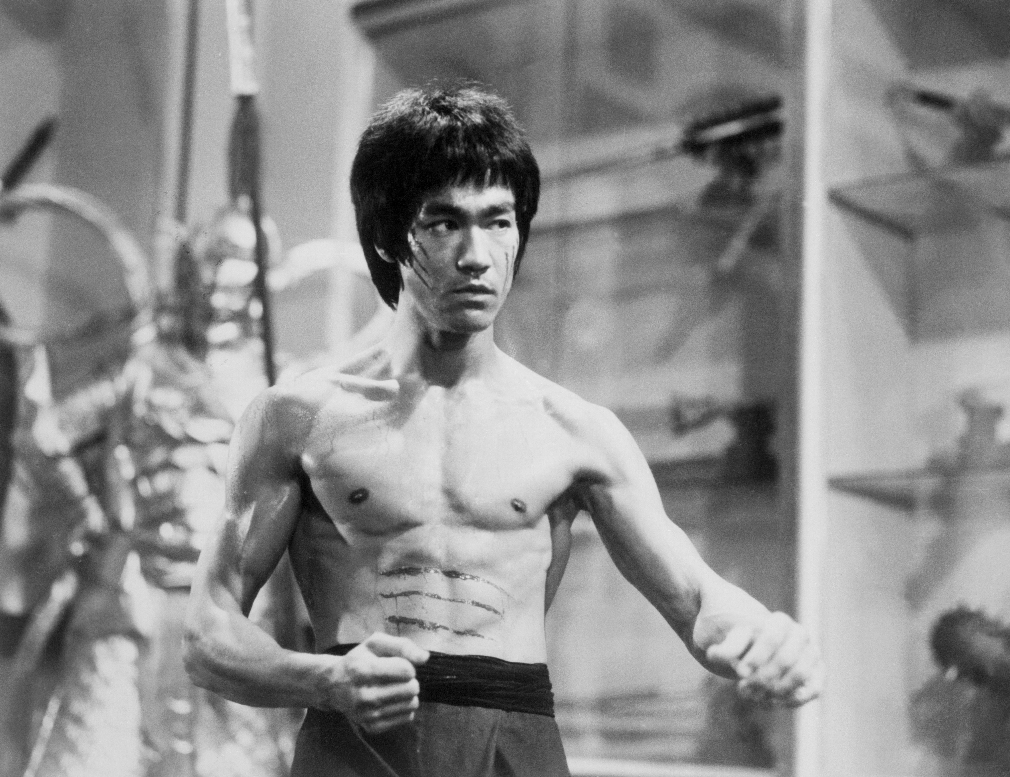 Обои фото, тело, актер, легенда, брюс ли, bruce lee, черно белые обои,  серый цвет на телефон и рабочий стол, раздел мужчины, разрешение 4048x3114  - скачать