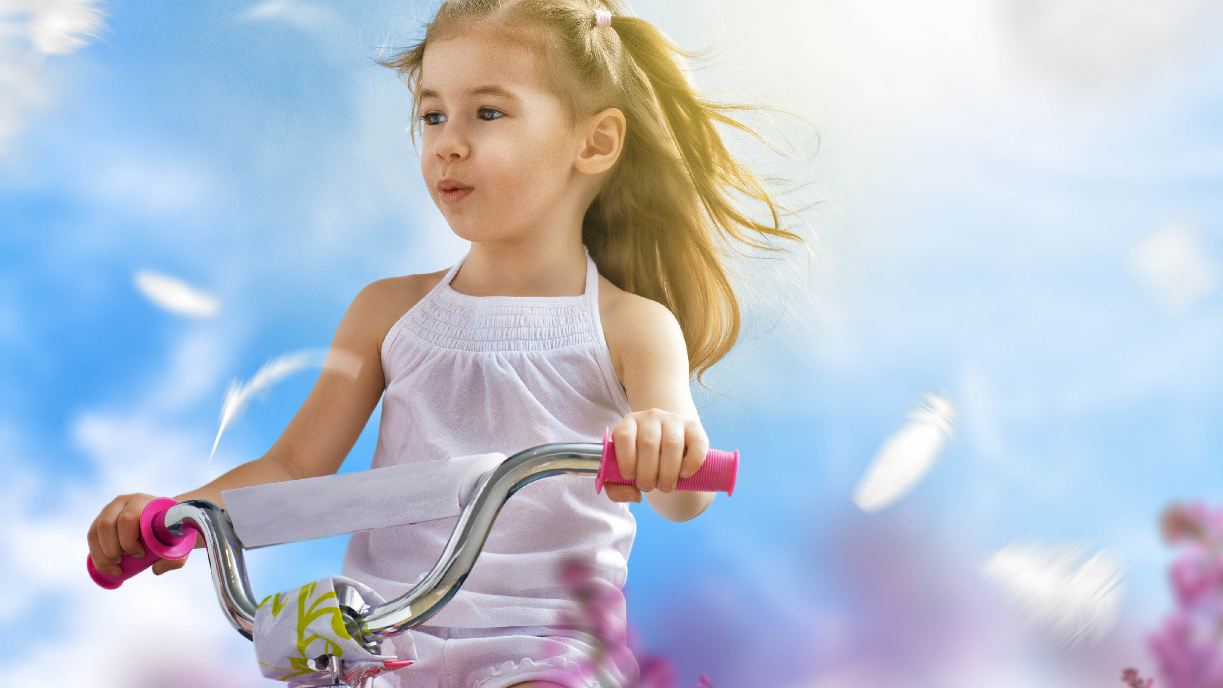 Quite little. Велосипед для девочки. Девочка. Счастливый ребенок. Счастливая девочка.