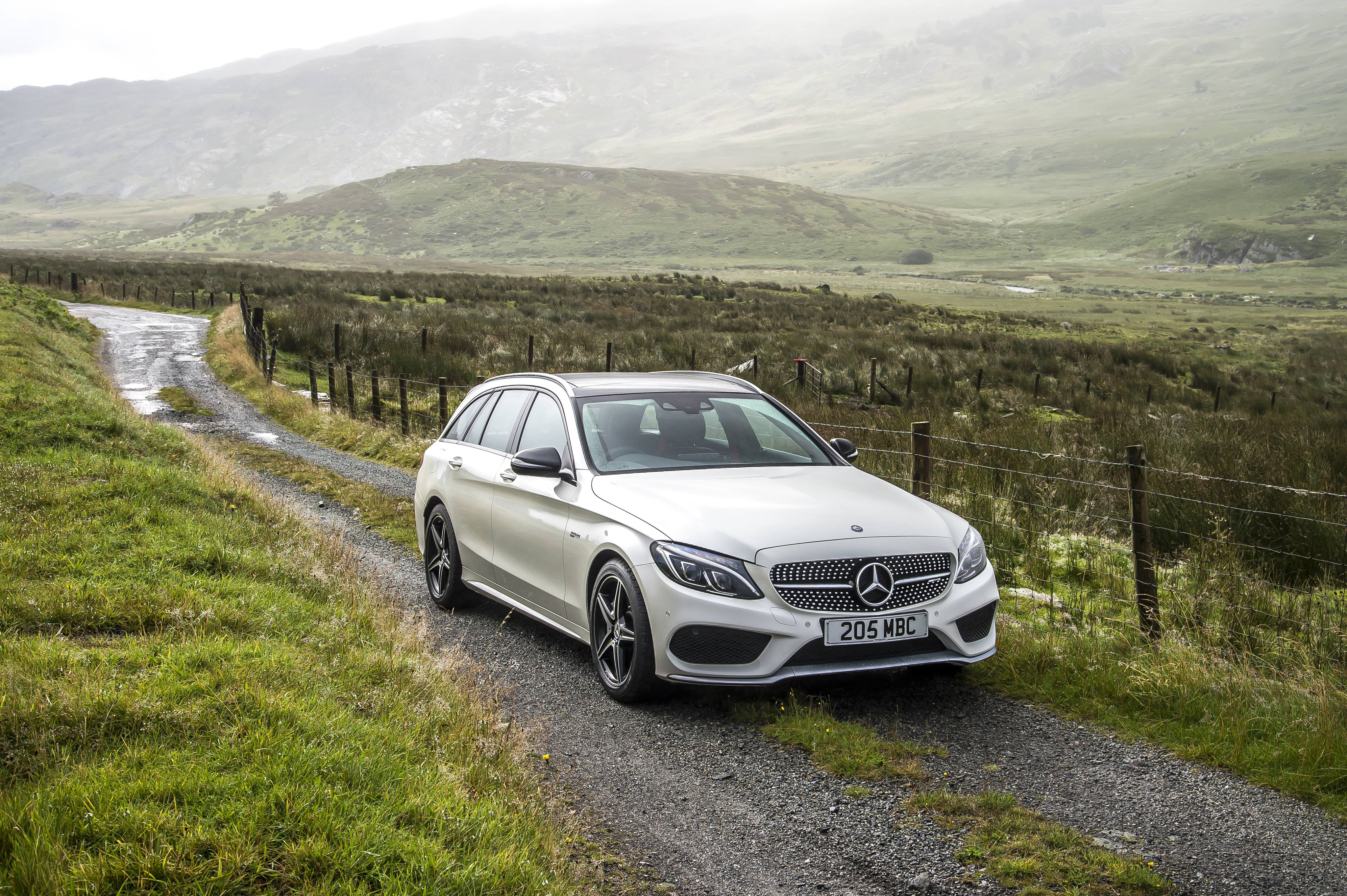 White white 43. Мерседес AMG 43 4 matic. Mercedes Benz c43 AMG. Mercedes-AMG c43 Estate. Mercedes c43 AMG 2016.