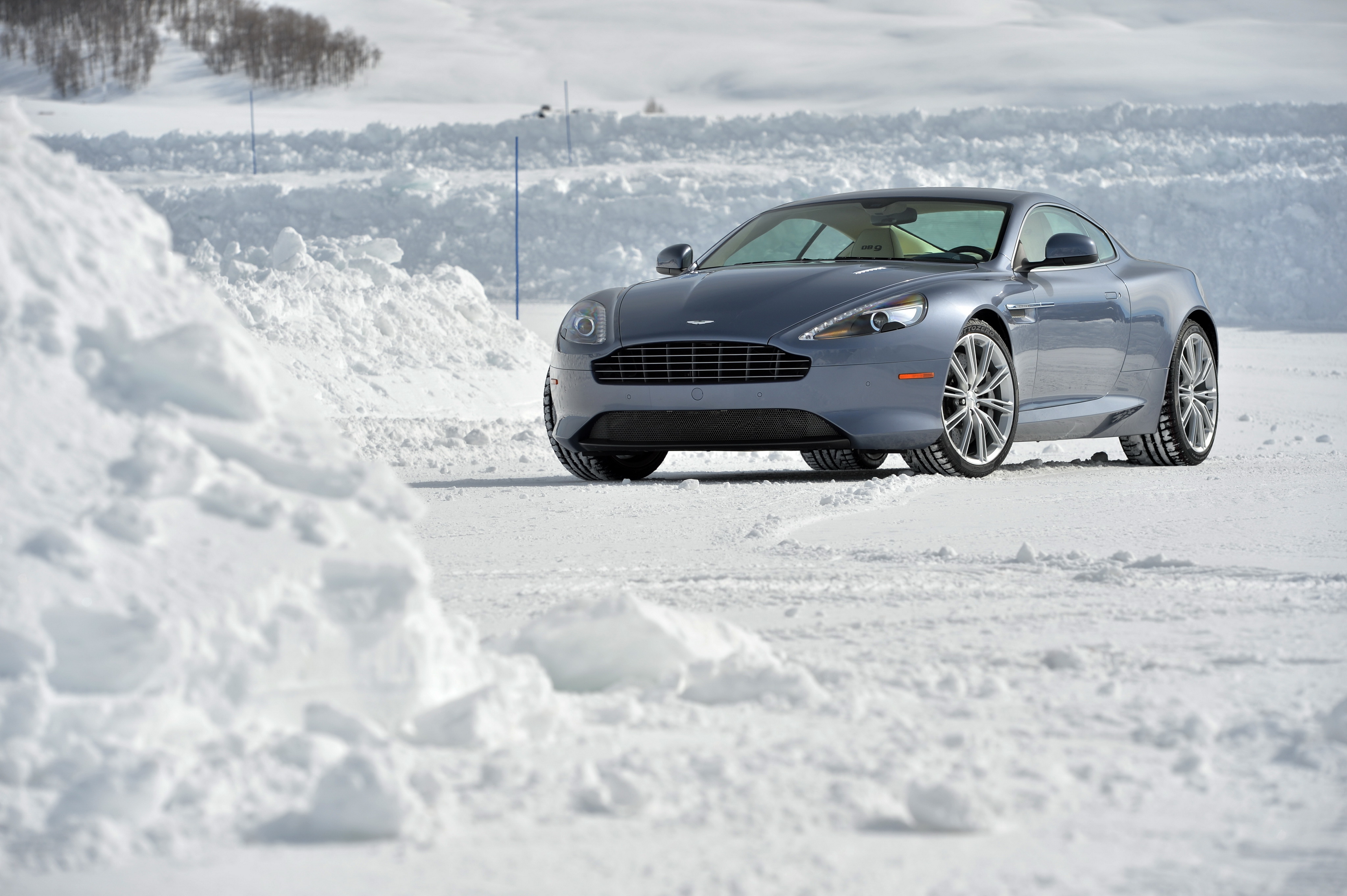 Автомобили айс. Aston Martin db9 gt Bond Edition.