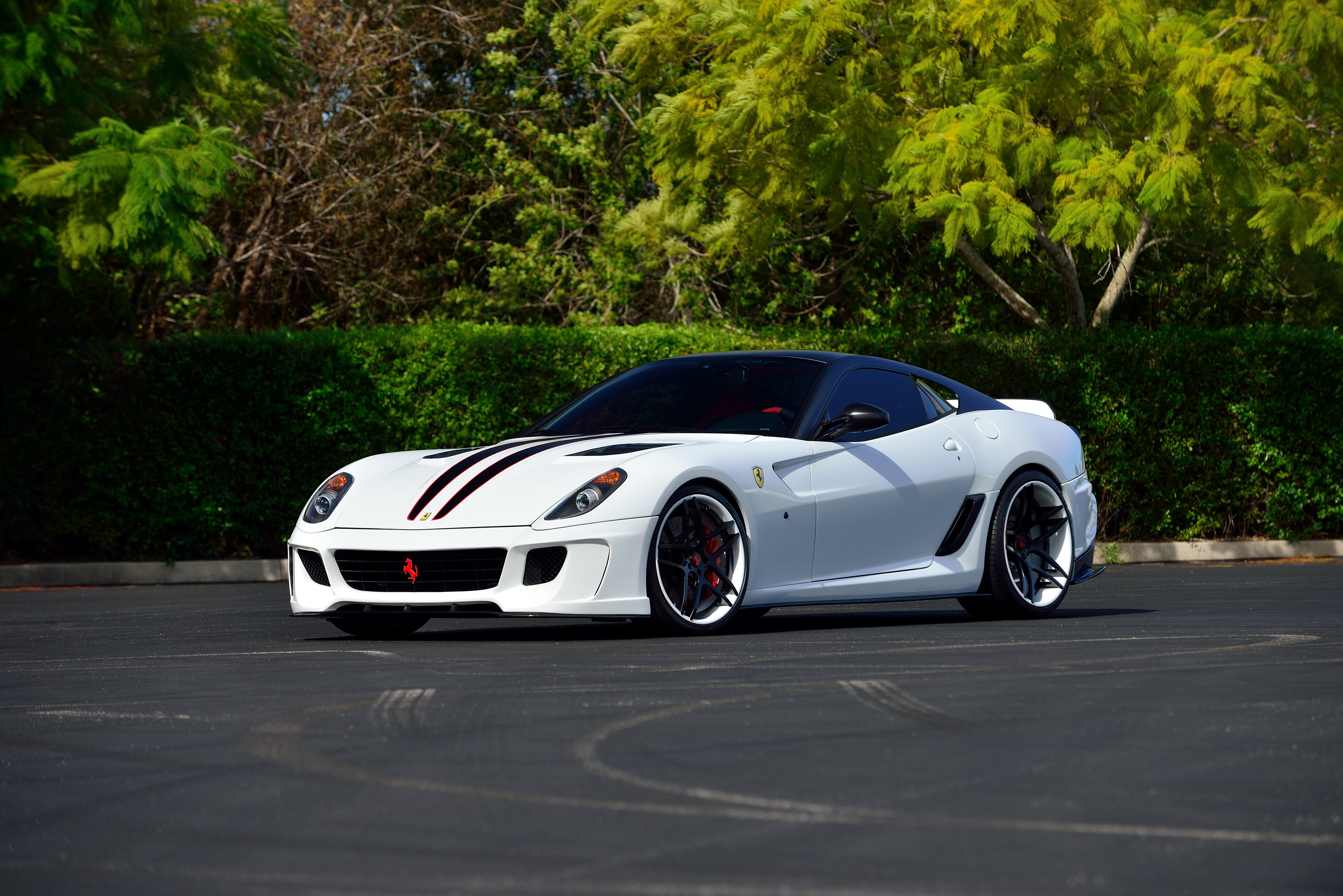 Polices car sport car. Ferrari 599 White. Ferrari 599 Sport. Ferrari 599 GTB White. Ferrari 599 xe.