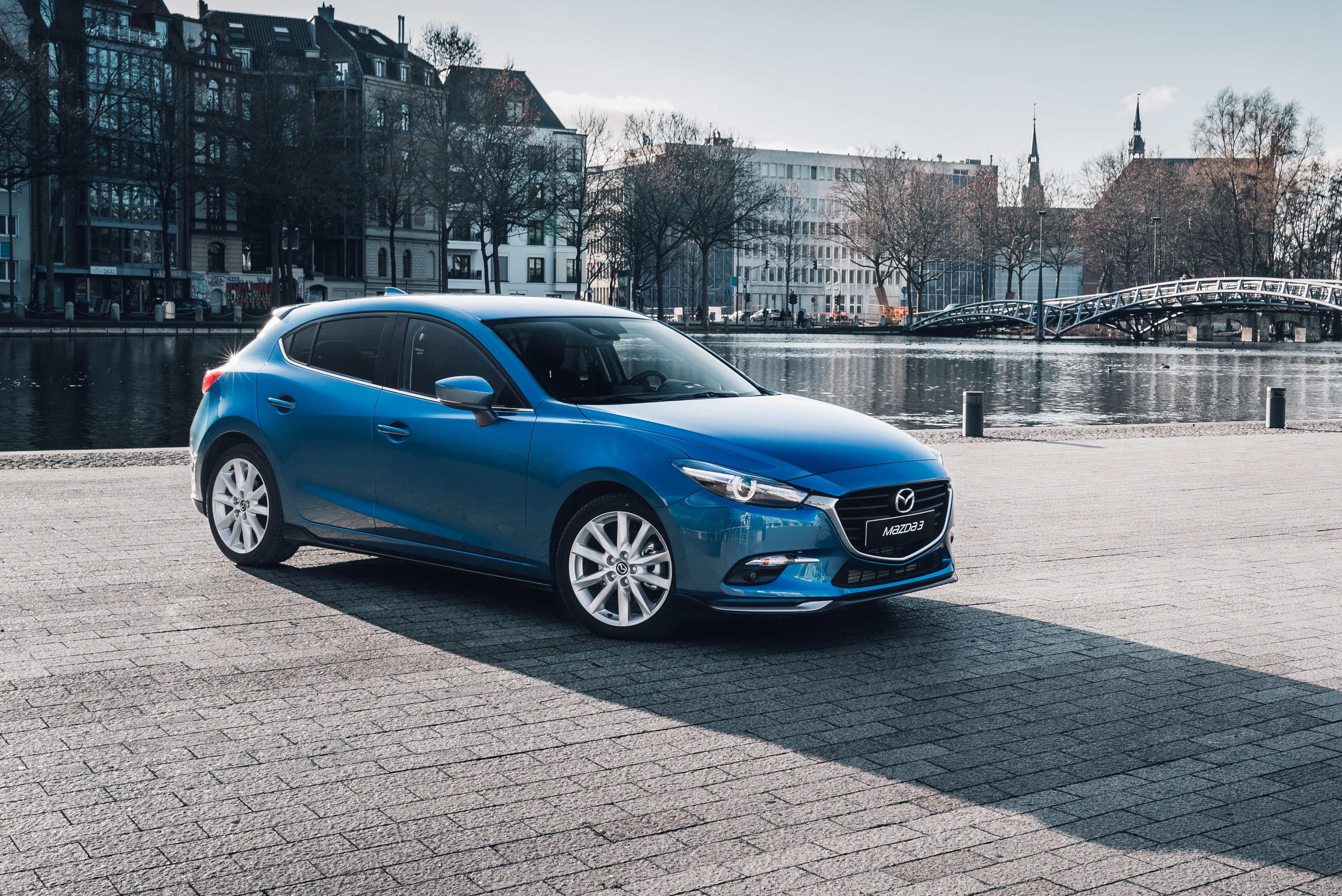 Синяя 2017. Mazda 3 2017. Мазда 3 хэтчбек 2017. Мазда 3 хэтчбек 2018. Мазда 3 седан 2016 голубой.