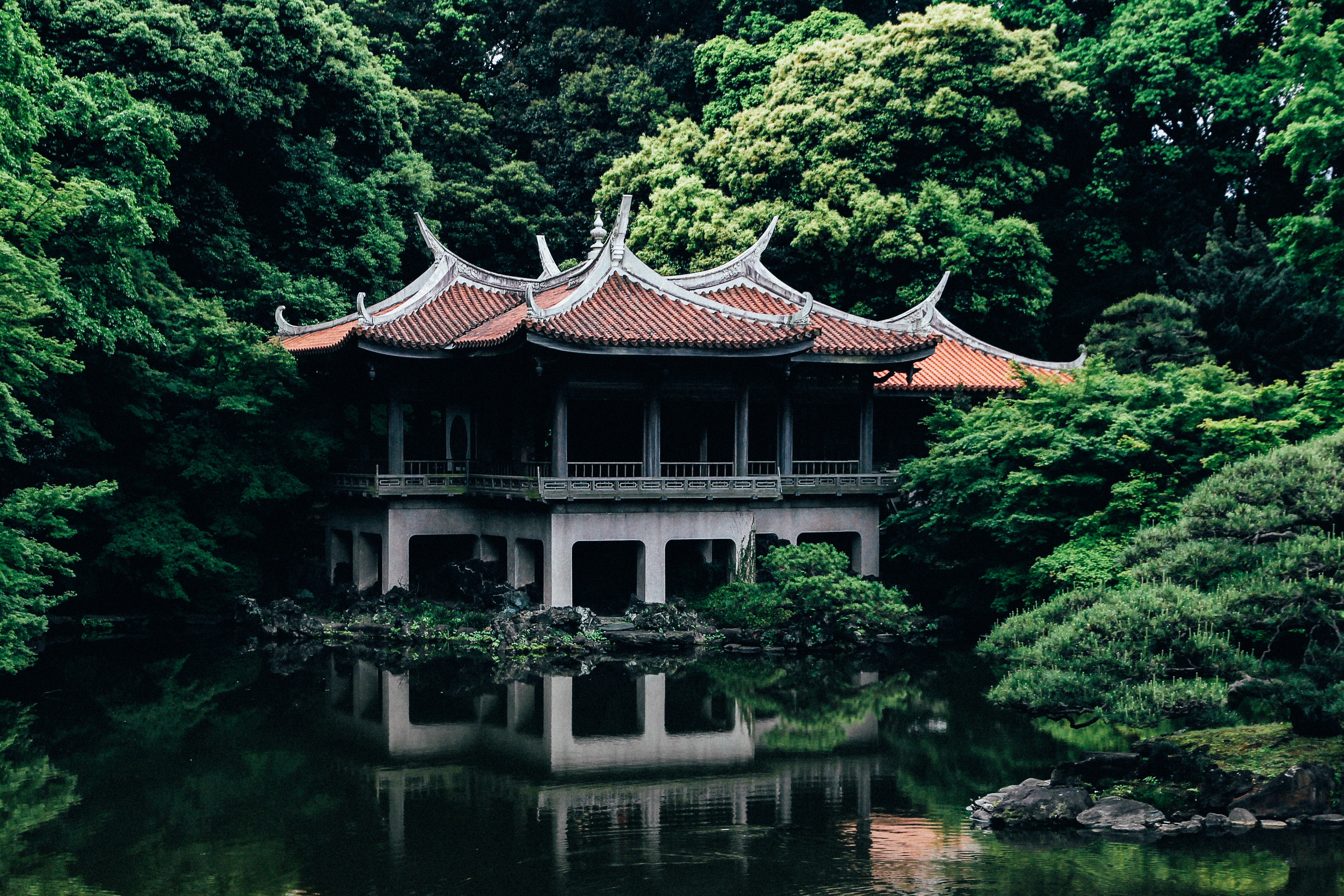Китайские дома видео. Синдзюку-гёэн. Храмы Китая. Архитектура Японии, храм пагода. Китай природа храм.