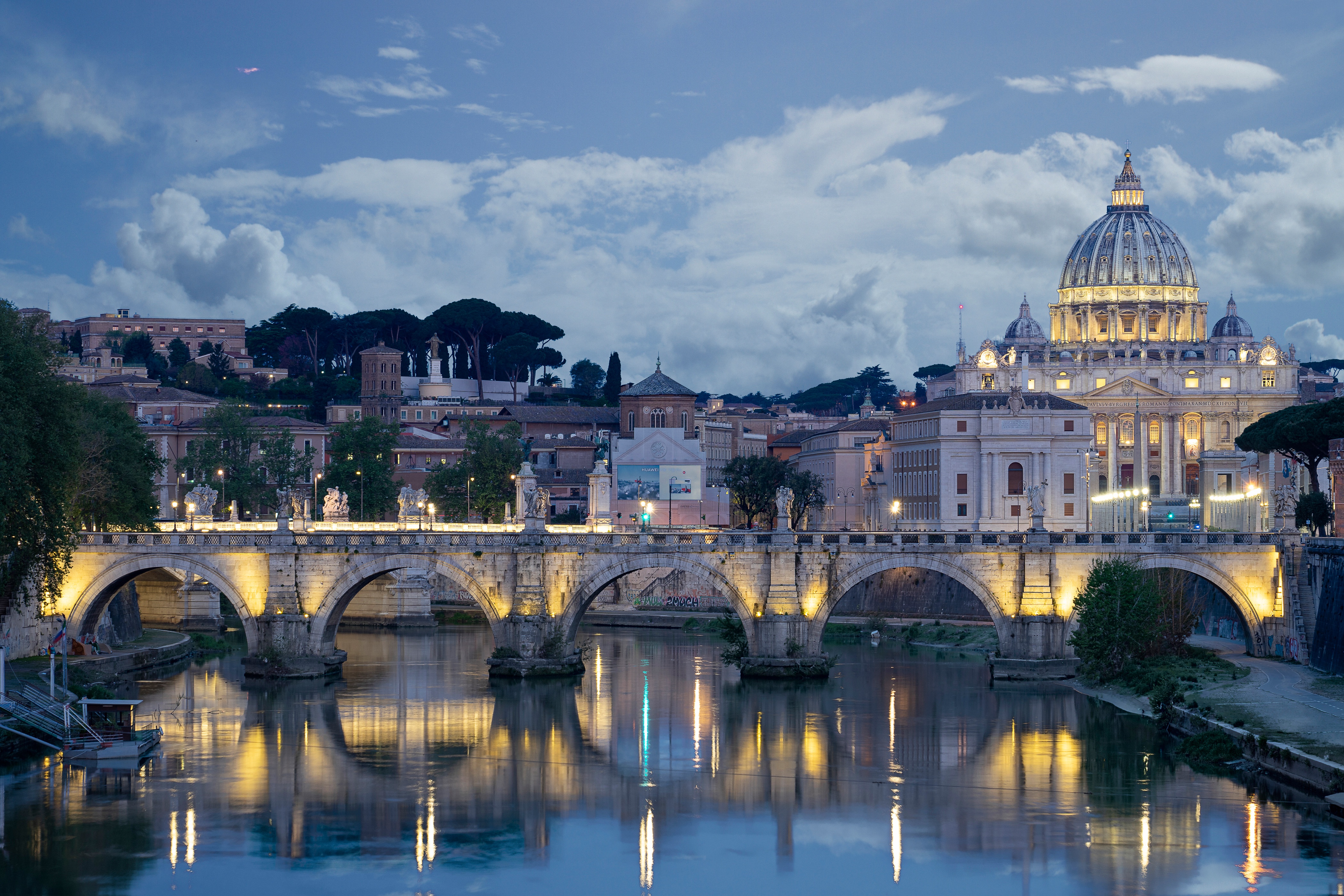 Город на реке в италии. Европа Рим. Мост Сан Пьетро Рим. Рим столица Италии.