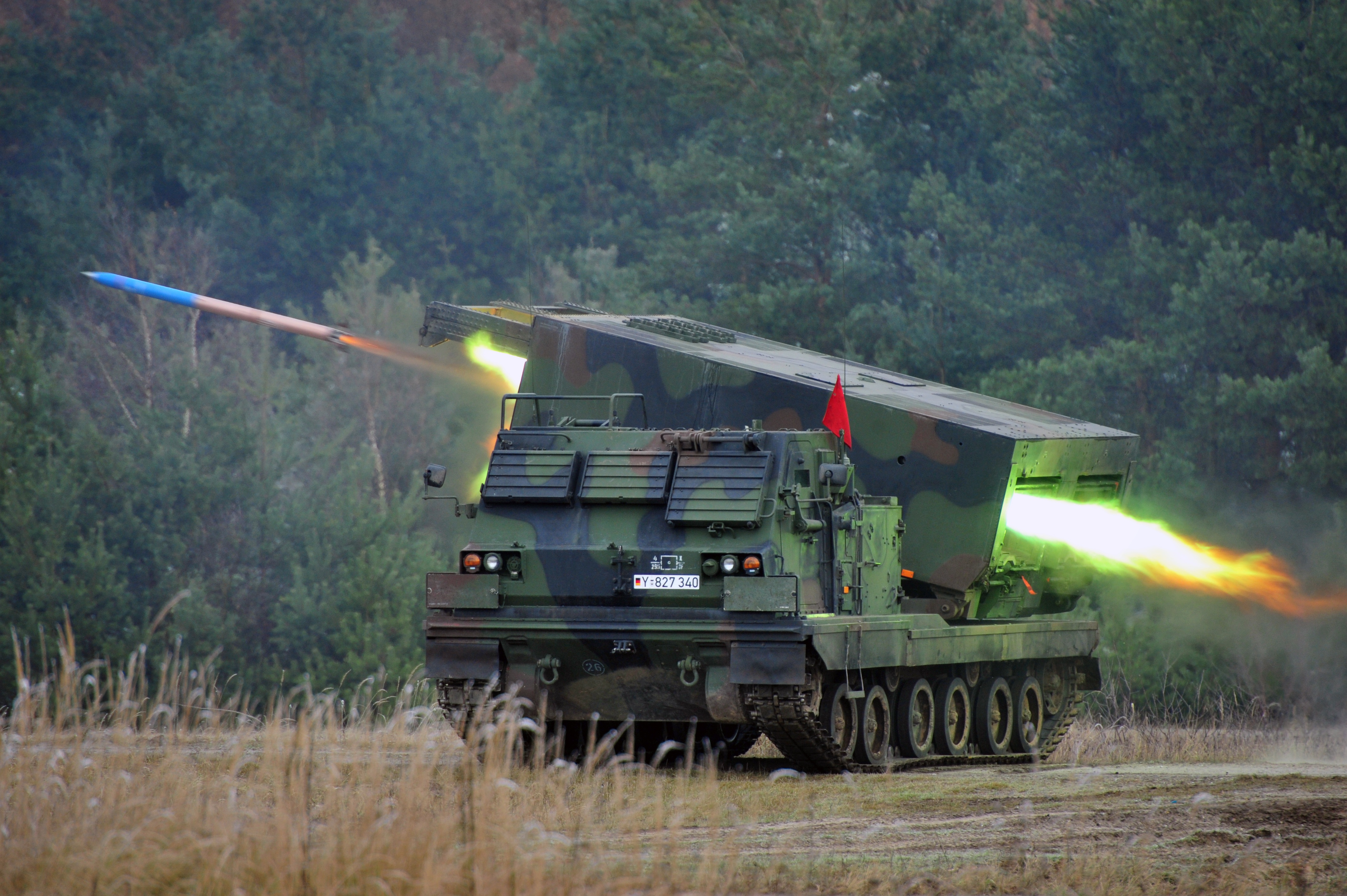 Реактивная техника. РСЗО m270. M270 MLRS. РСЗО США m270 MLRS. РСЗО MLRS м270.