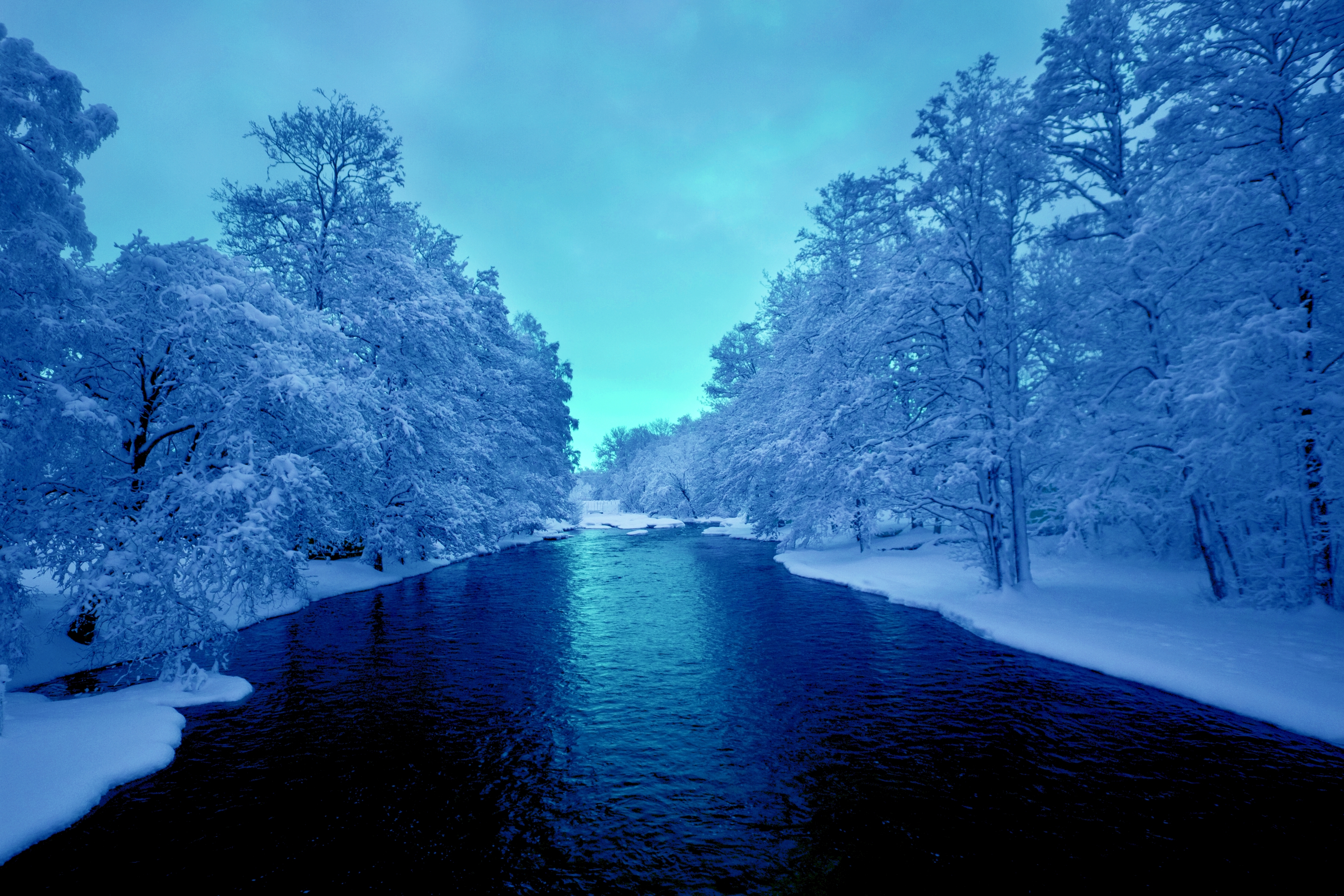 Голубая река. Зимний пейзаж. Красивая зима. Голубая зима. Обои зима.
