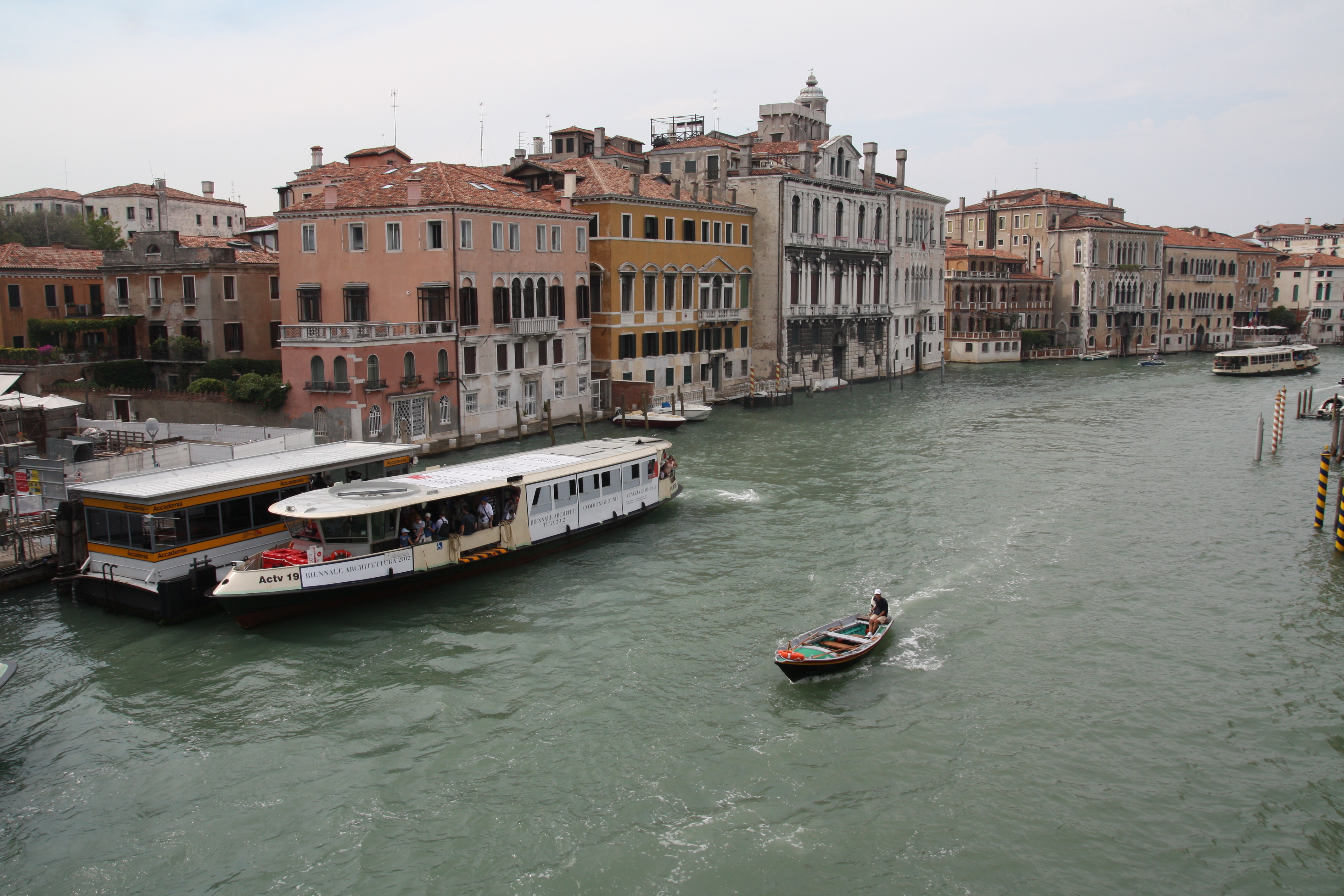 Река в венеции. Венеция Круз. Порт Венеция. Город на воде.