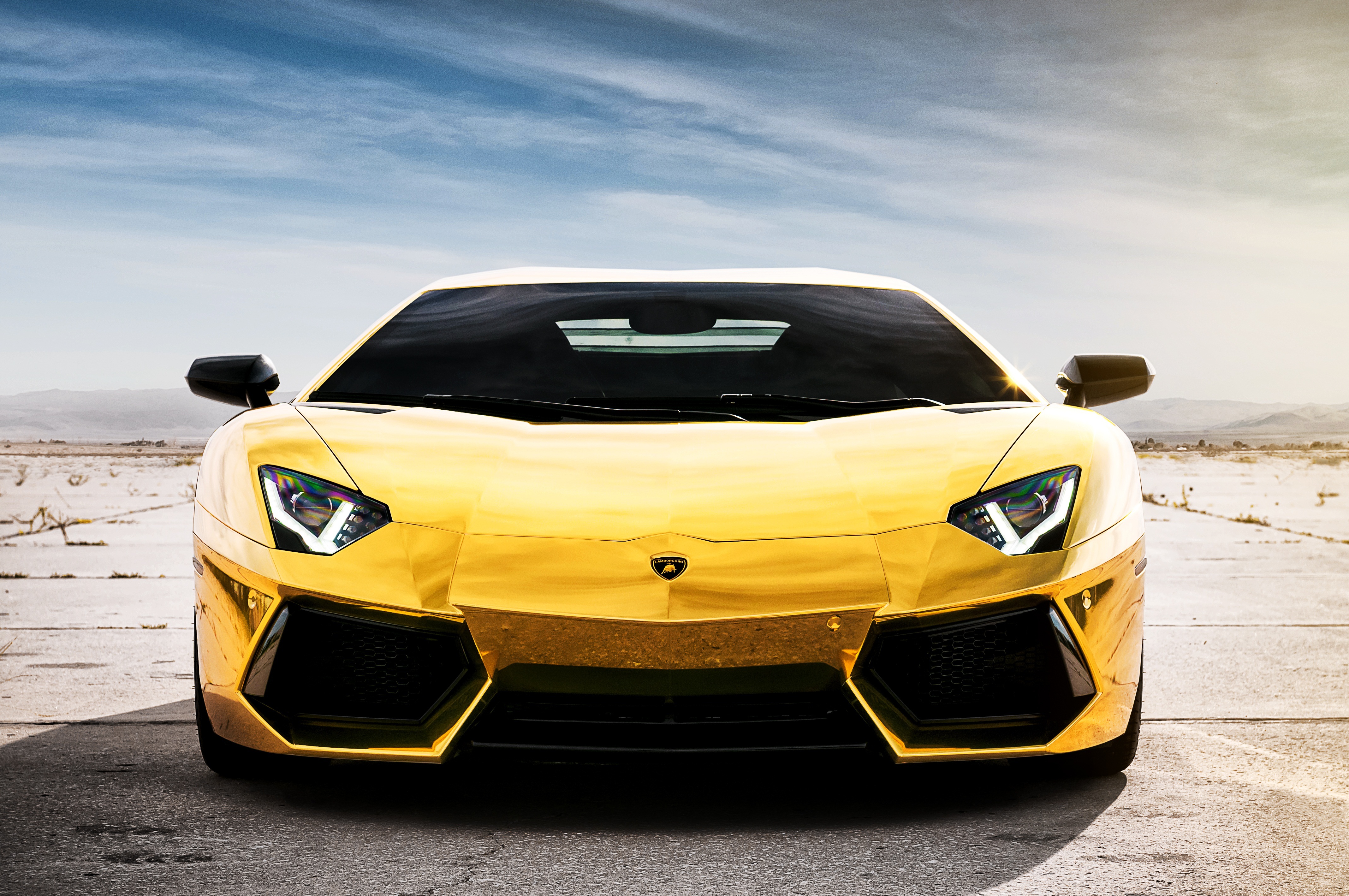 Крутые машины на телефон. Lamborghini Aventador lp700-4 Золотая. Lamborghini Aventador lp700-4 желтый. Золотой Lamborghini авентадор. Lamborghini lp700-4 2020.