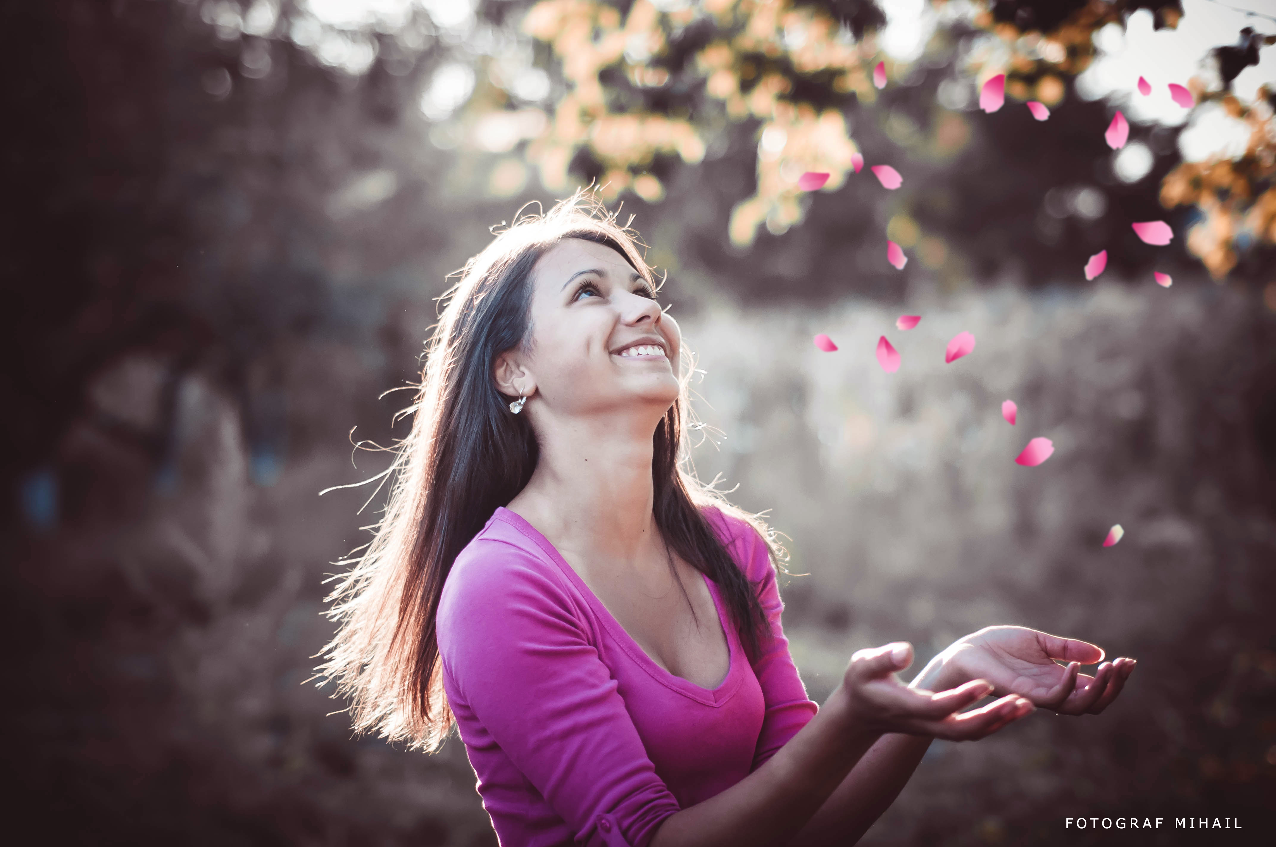 Happy girl. Счастливая девушка. Печальная и радостная девушка. Картинки для настроения. Руки настроения-картинки.