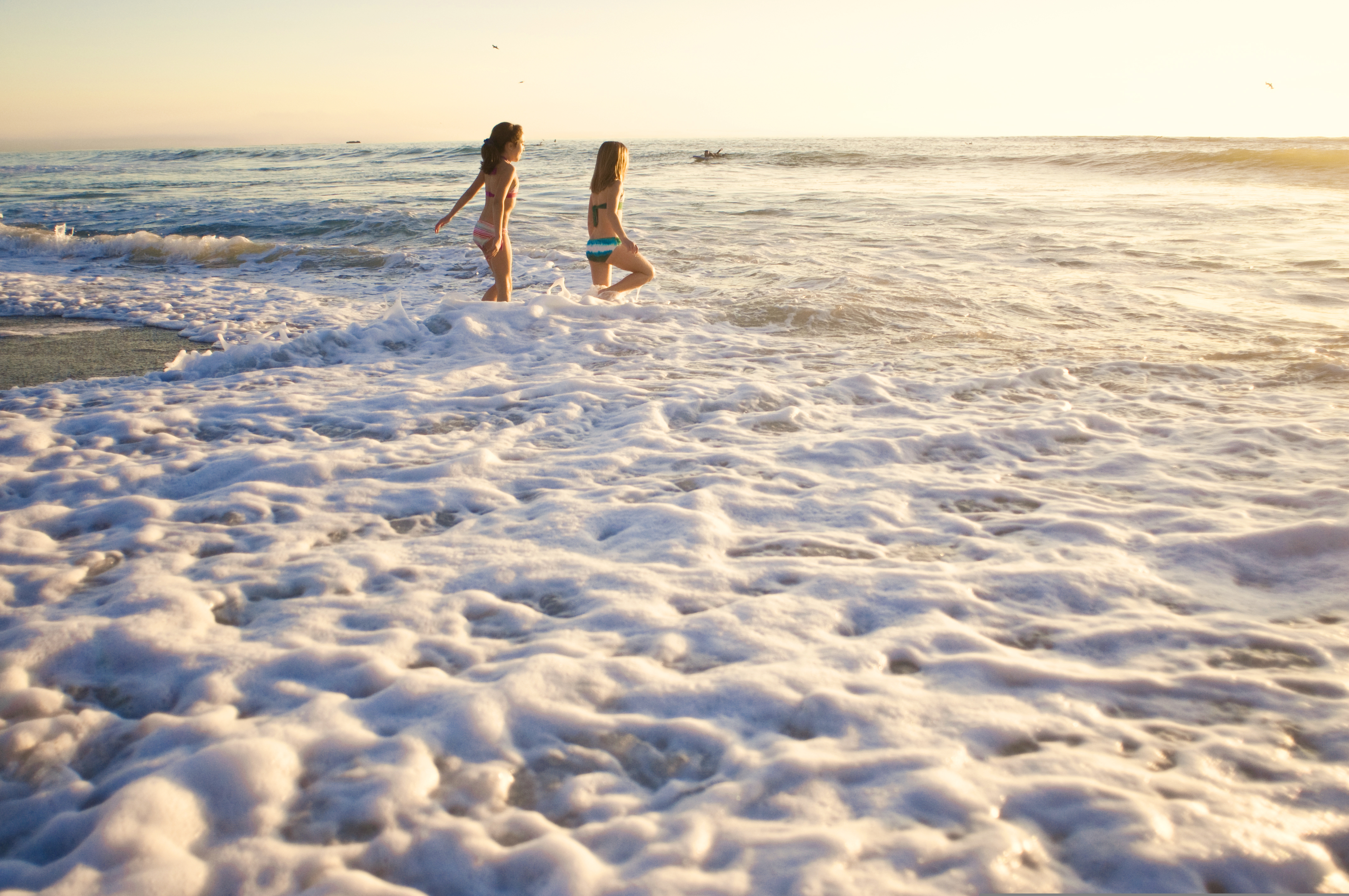 Можно на другое море. Девушка-море. Лето море. Фотосессия на море. Море пляж девушки.