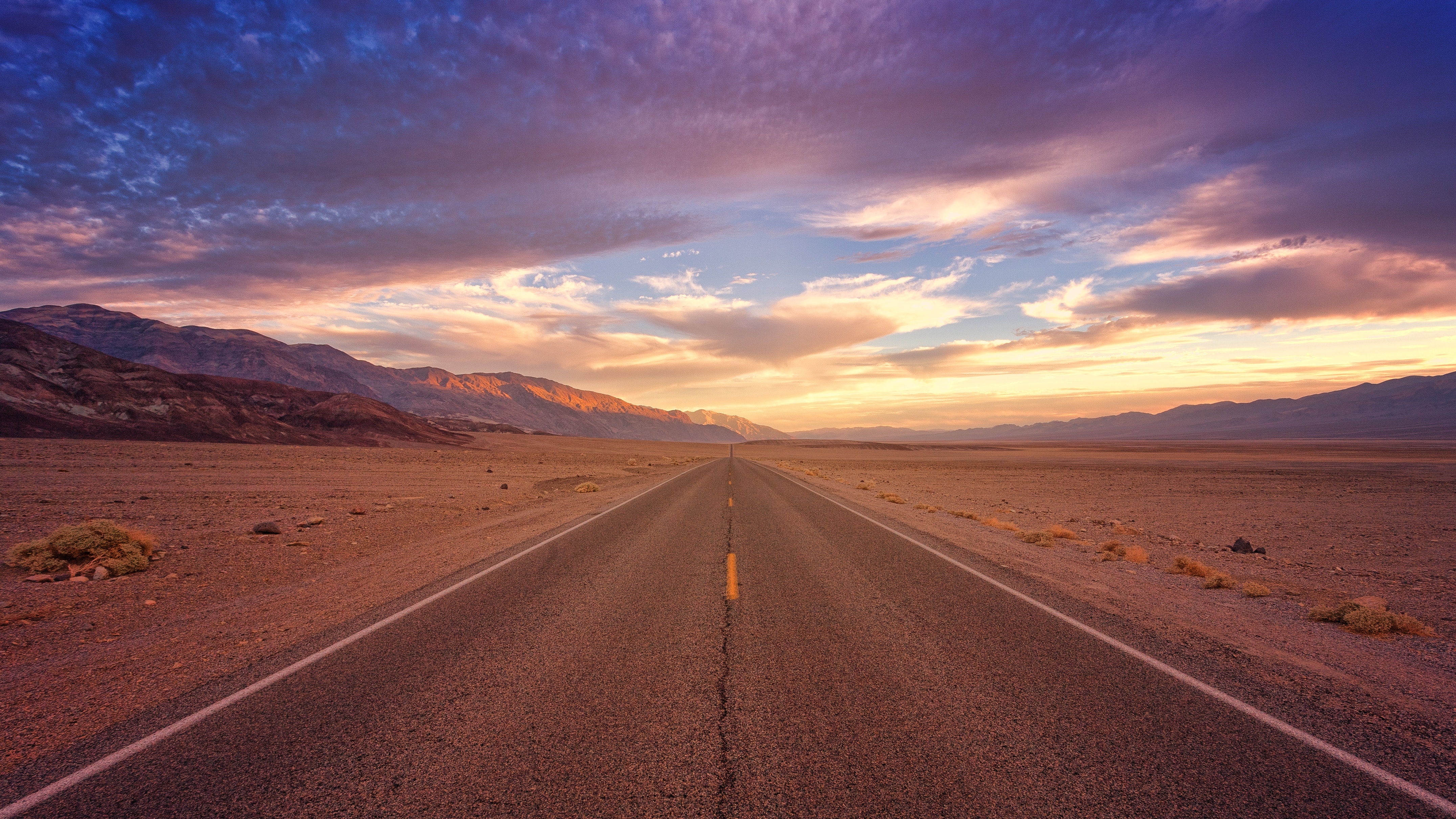 4 роад. США Горная пустынная дорога. США Горная пустынная дорога закат. Дорога в гору. Трасса в пустыне.