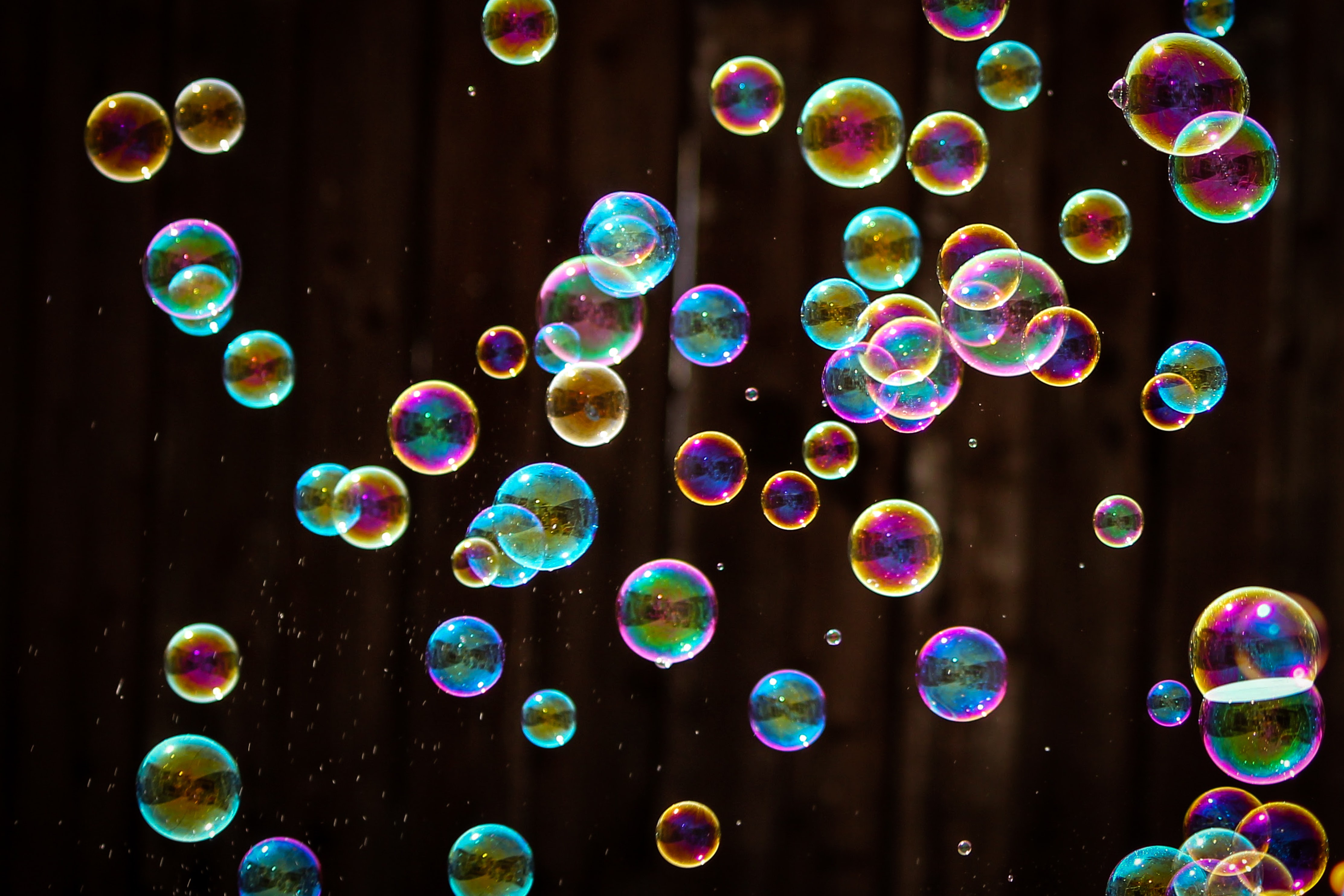 Виниловые обои пузырями. Мыльные пузыри. Красивые мыльные пузыри. Разноцветные мыльные пузыри. Фон мыльные пузыри.