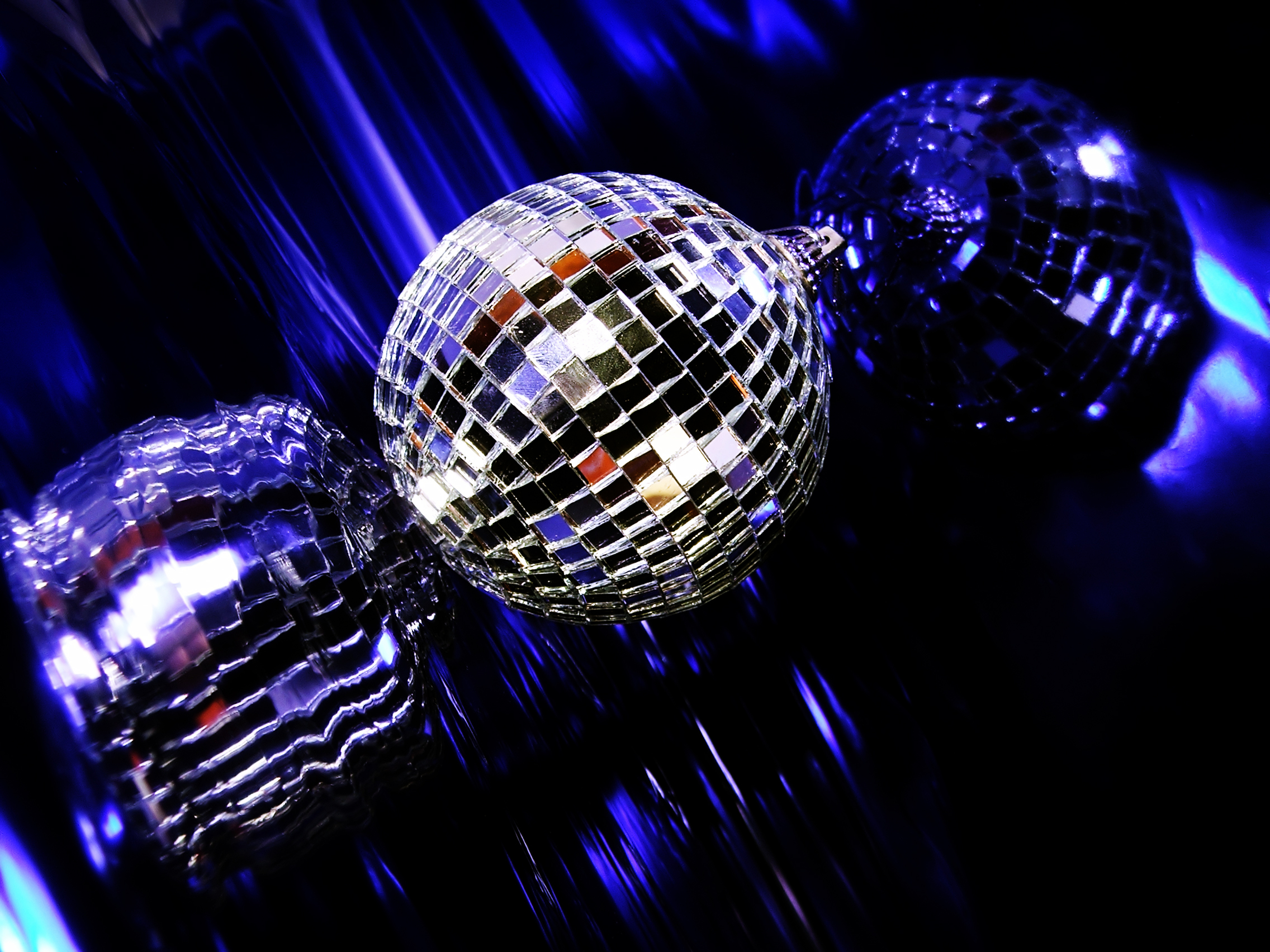 Муз диско. Диско шар 80s. Диско-шар Сигналэлектроникс. Зеркальный шар для дискотеки. Новогодний диско шар.