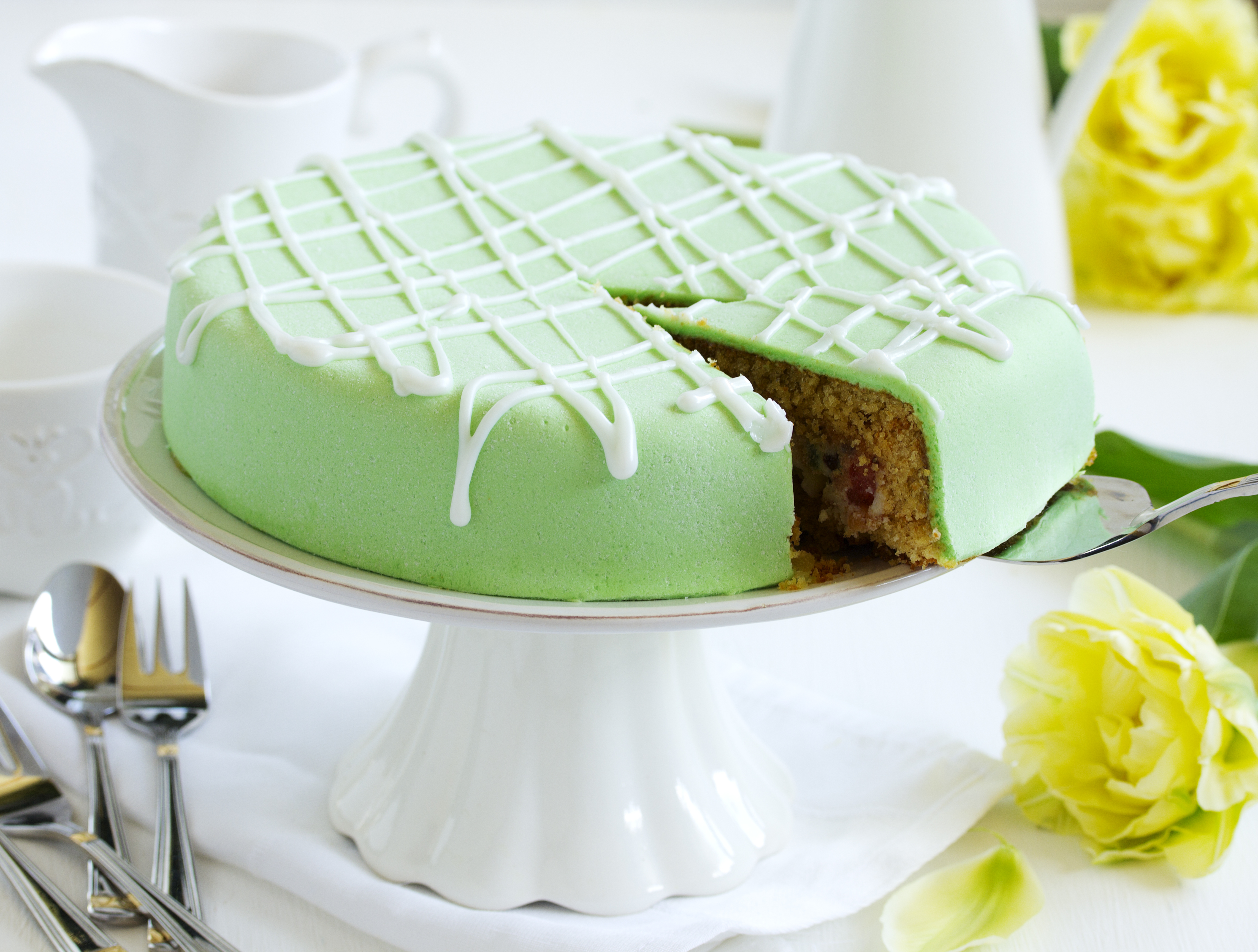 Зеленые сладости. Зеленый торт. Салатовый торт. Торт с зеленым декором. Тортик зеленого цвета.