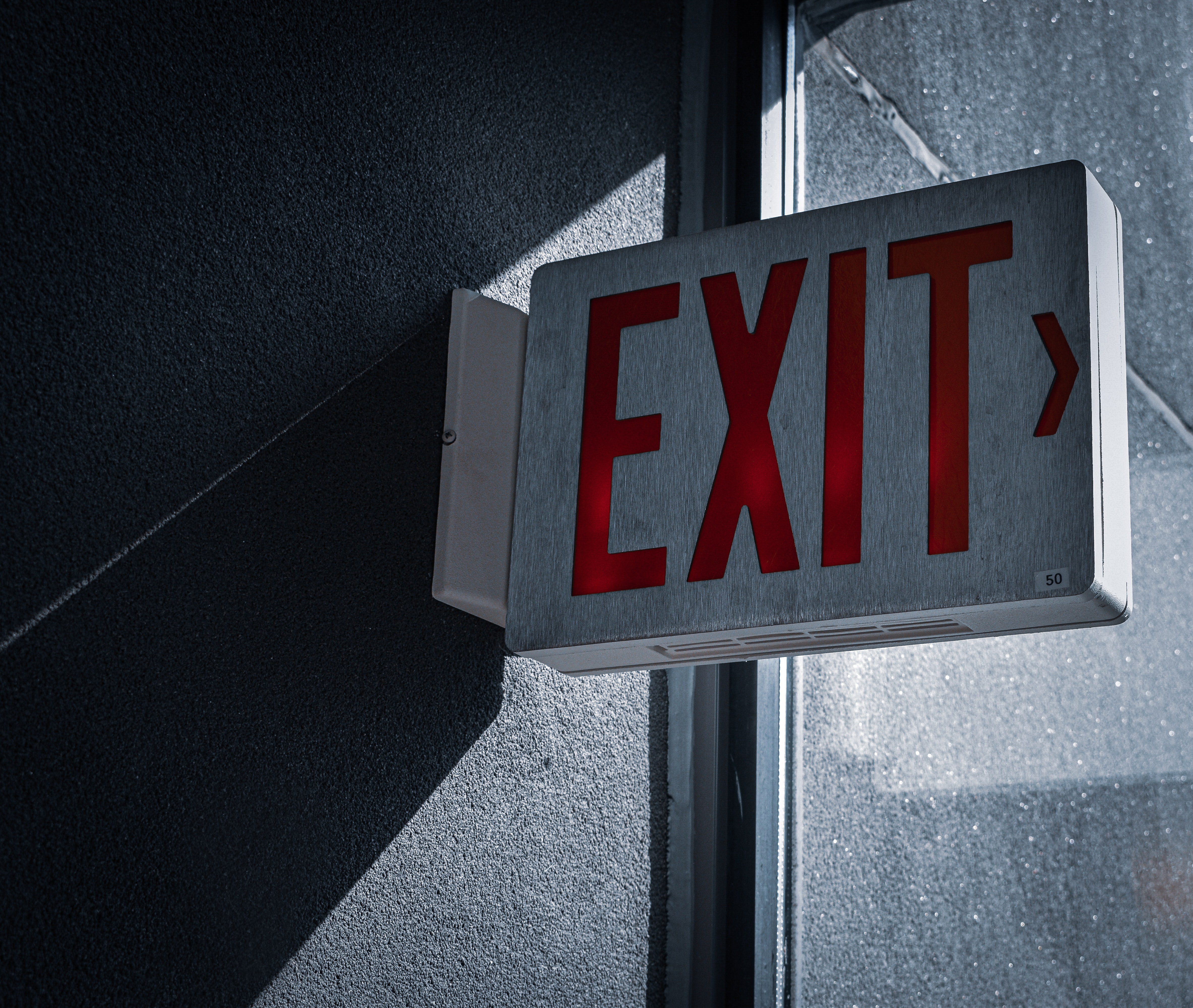 Фотографию выход. Вывеска exit. Знак «exit». Exit обои. Табличка exit красная.