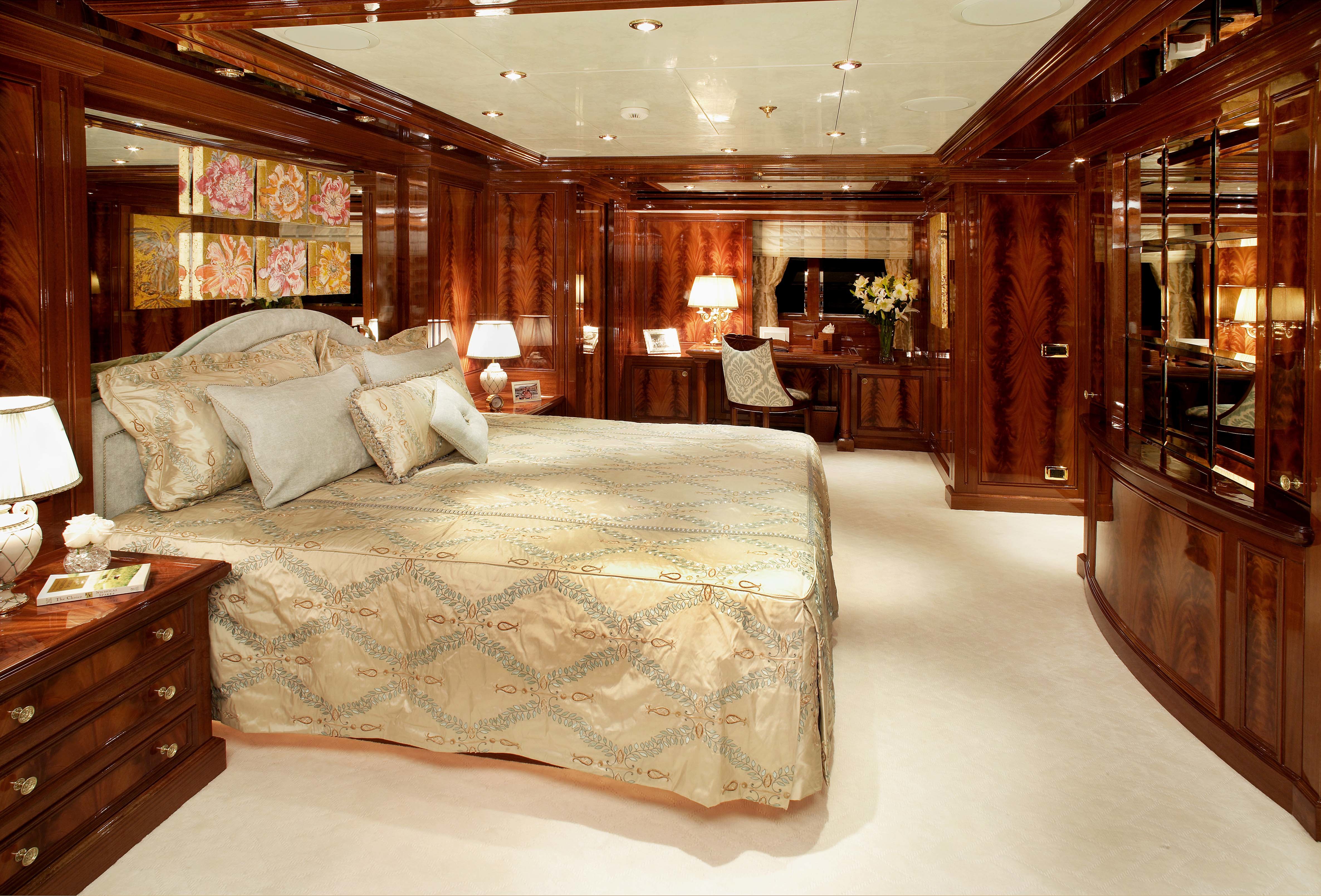 Роскошные спальни в яхтах