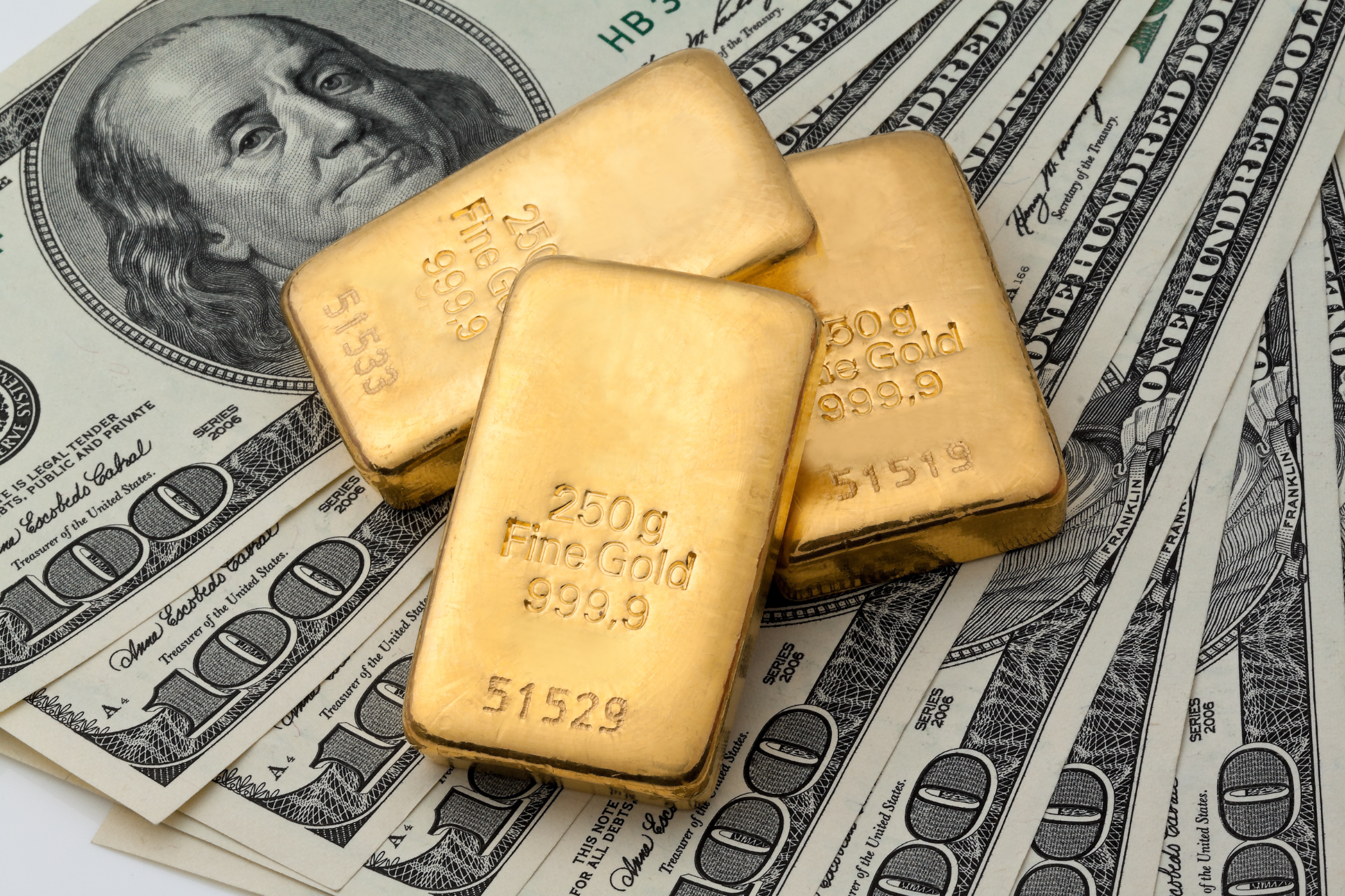 Золото доллар форум. Слиток золотой. Золотовалютные резервы. Деньги золото. Золотые слитки и деньги.