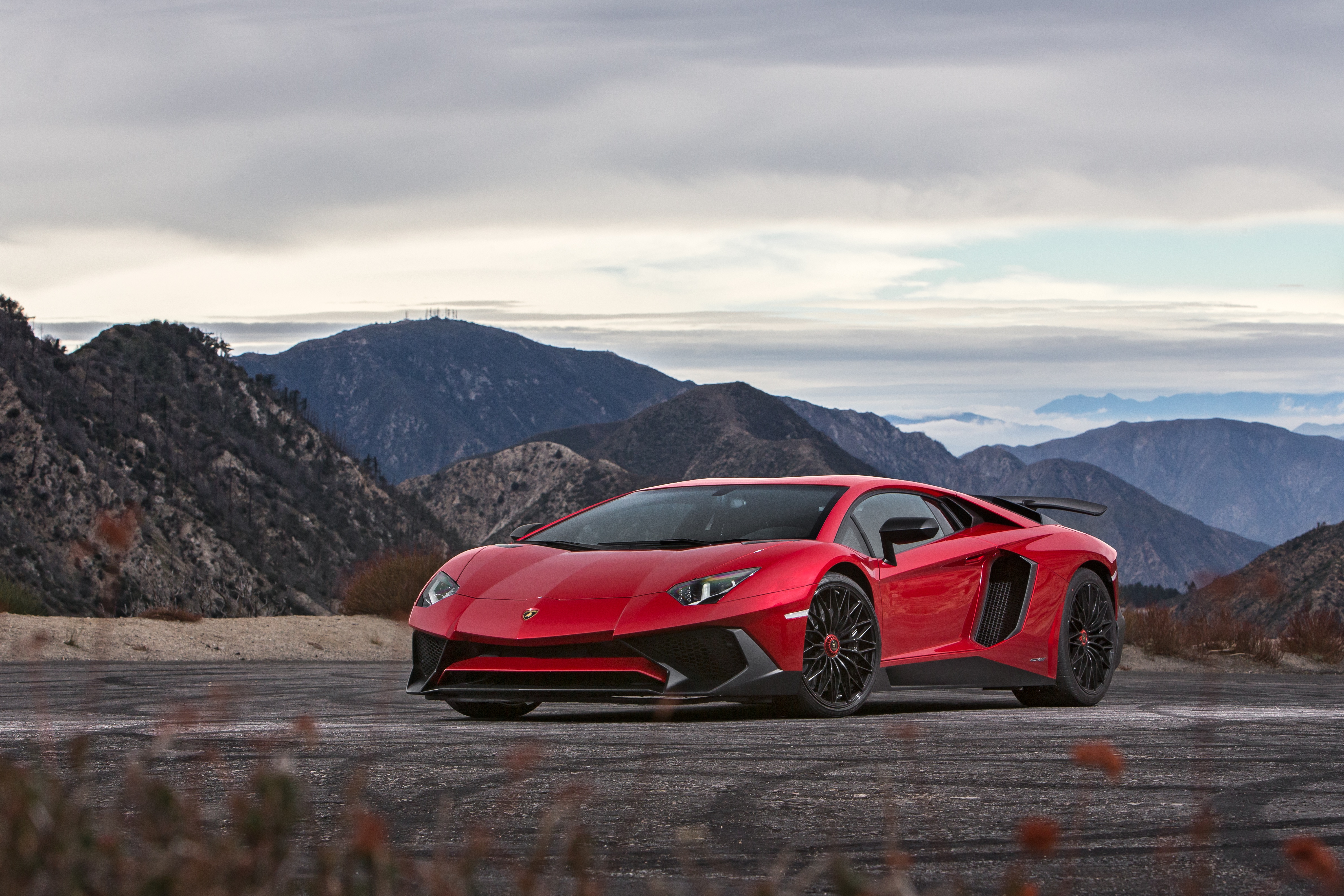 Lamborghini Aventador s красный