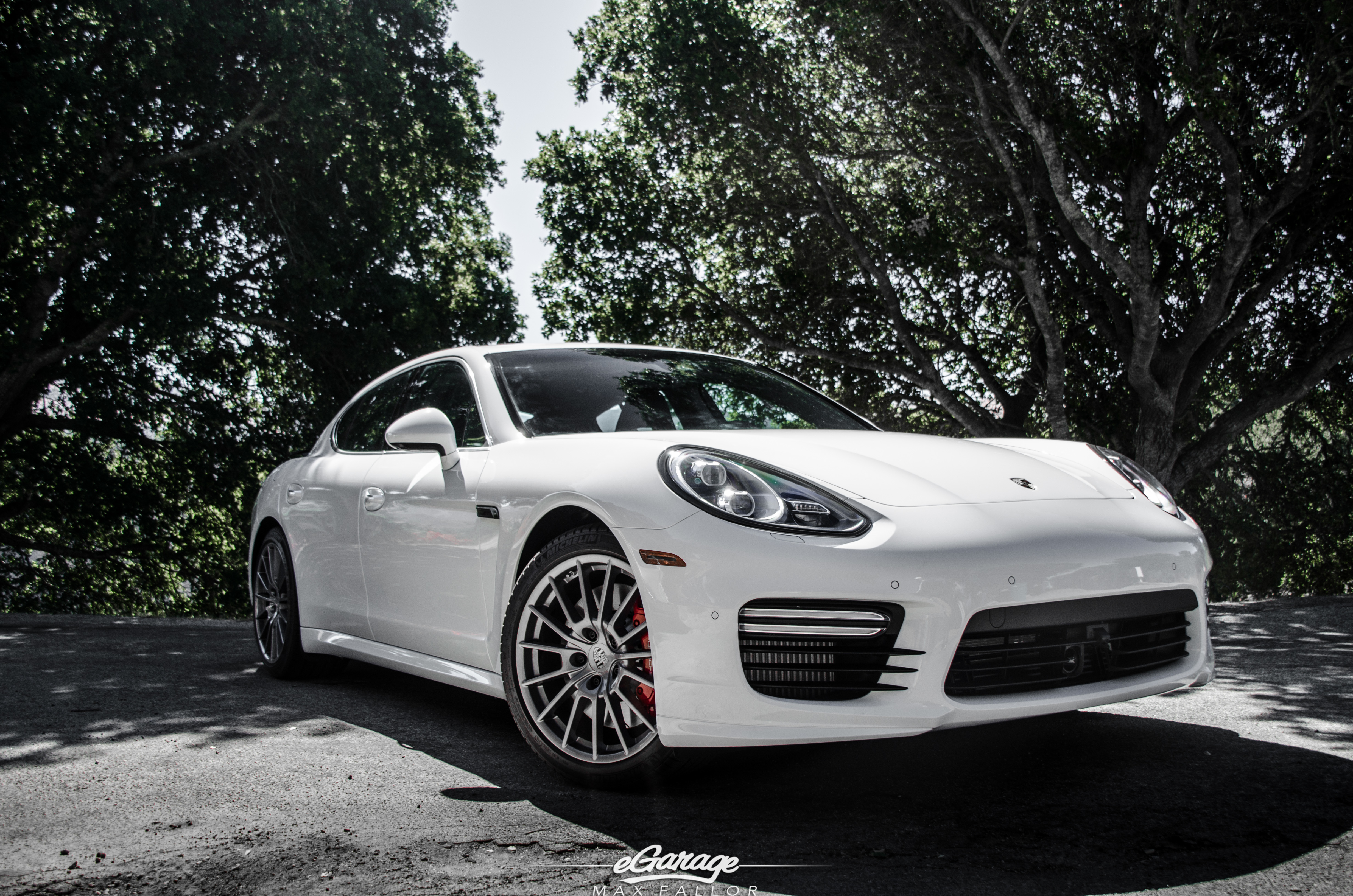 Белый снег белый порш. Porsche Panamera White. Porsche Panamera белый. White Porsche Panamera 4k. Porsche Panamera ll.