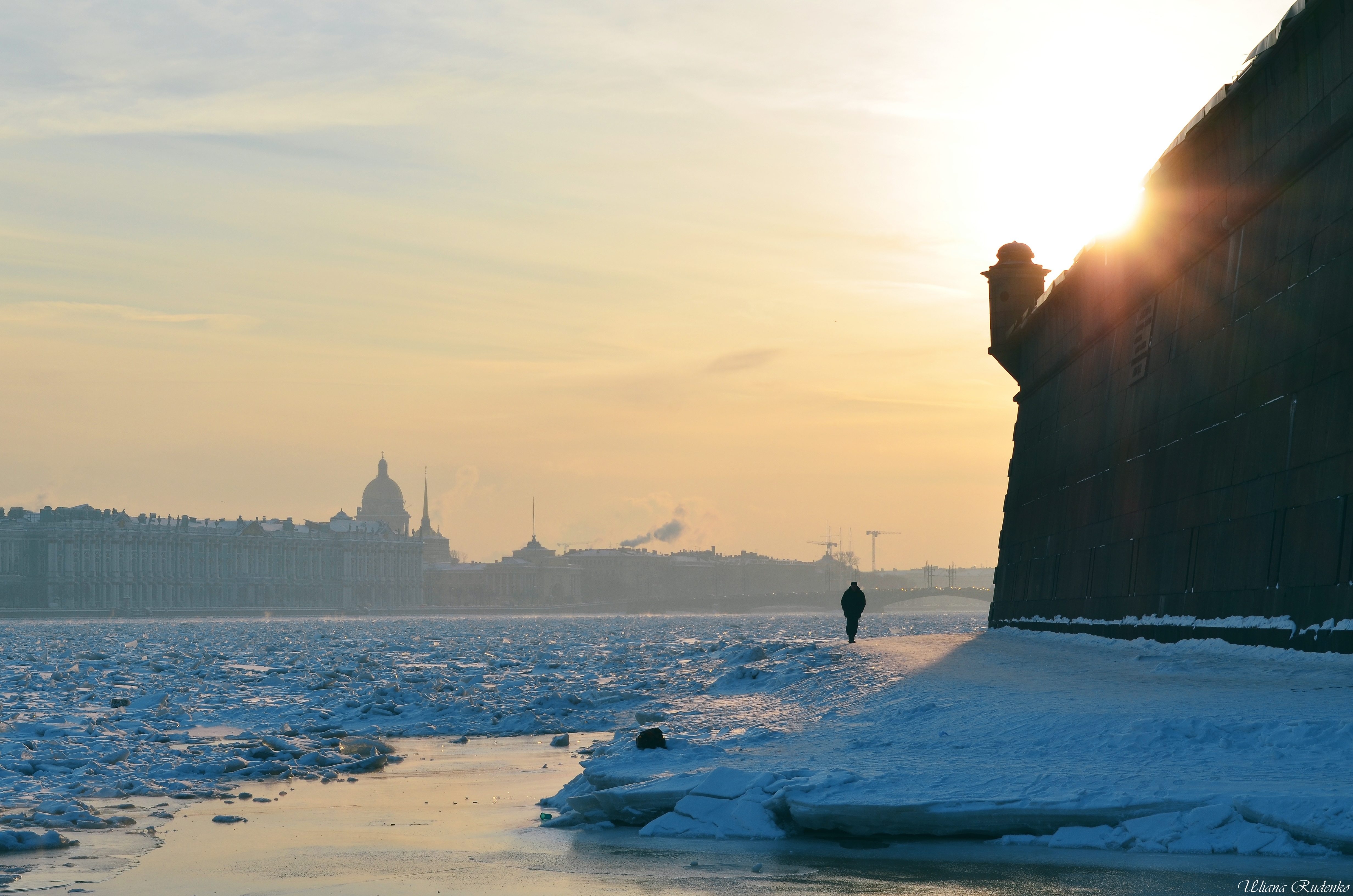 Санкт петербург город морей. Санкт-Петербург. Петропавловская крепость в Санкт-Петербурге. Река Нева в Санкт-Петербурге зима. Нева Петербург зима.