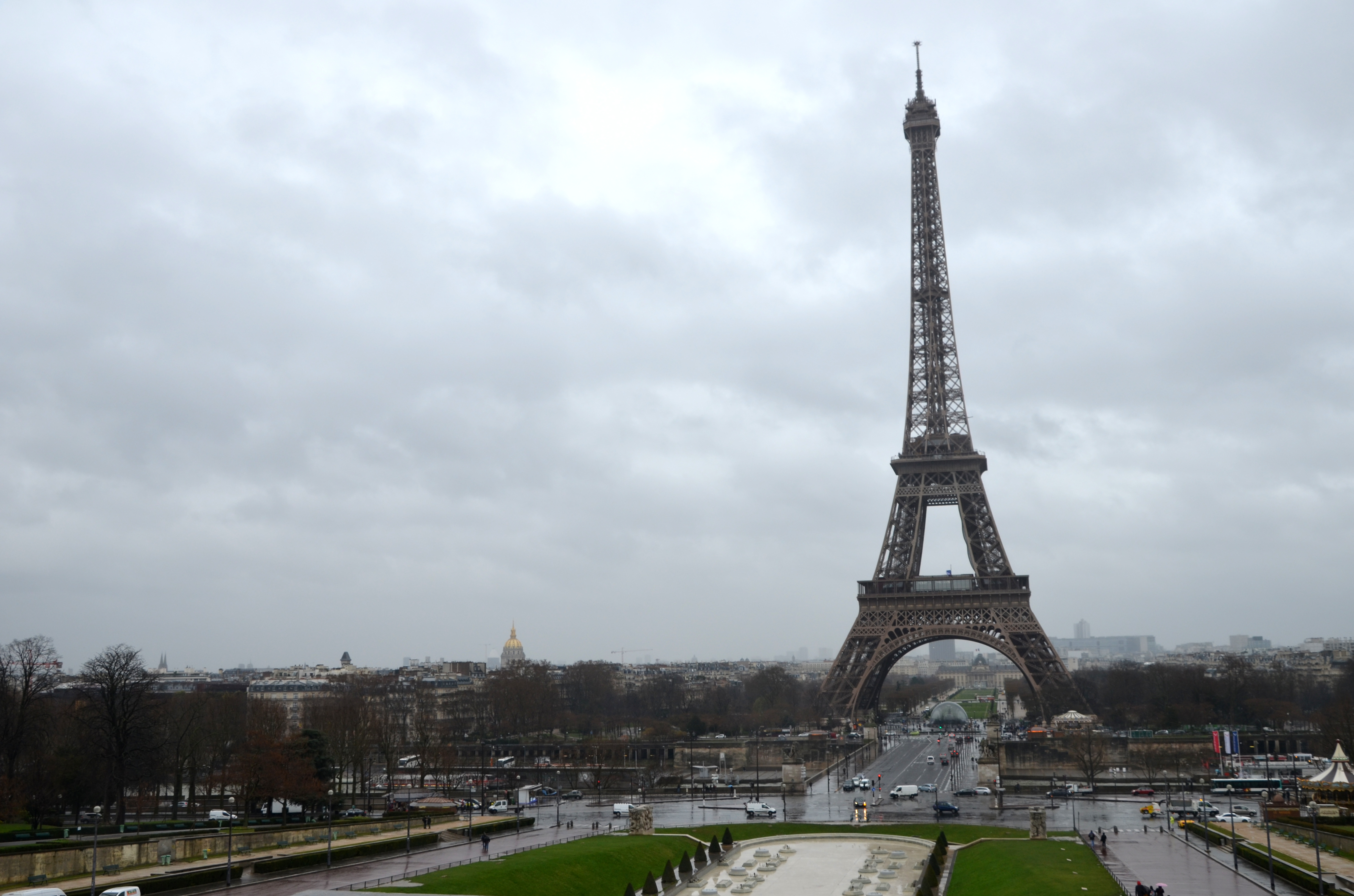 Париж это европа. Эйфелева башня (la Tour Eiffel). Эйфелева башня (Франция). Версаль (Франция).. Тираспольская башня Париж. Париж башня Тирасполь.