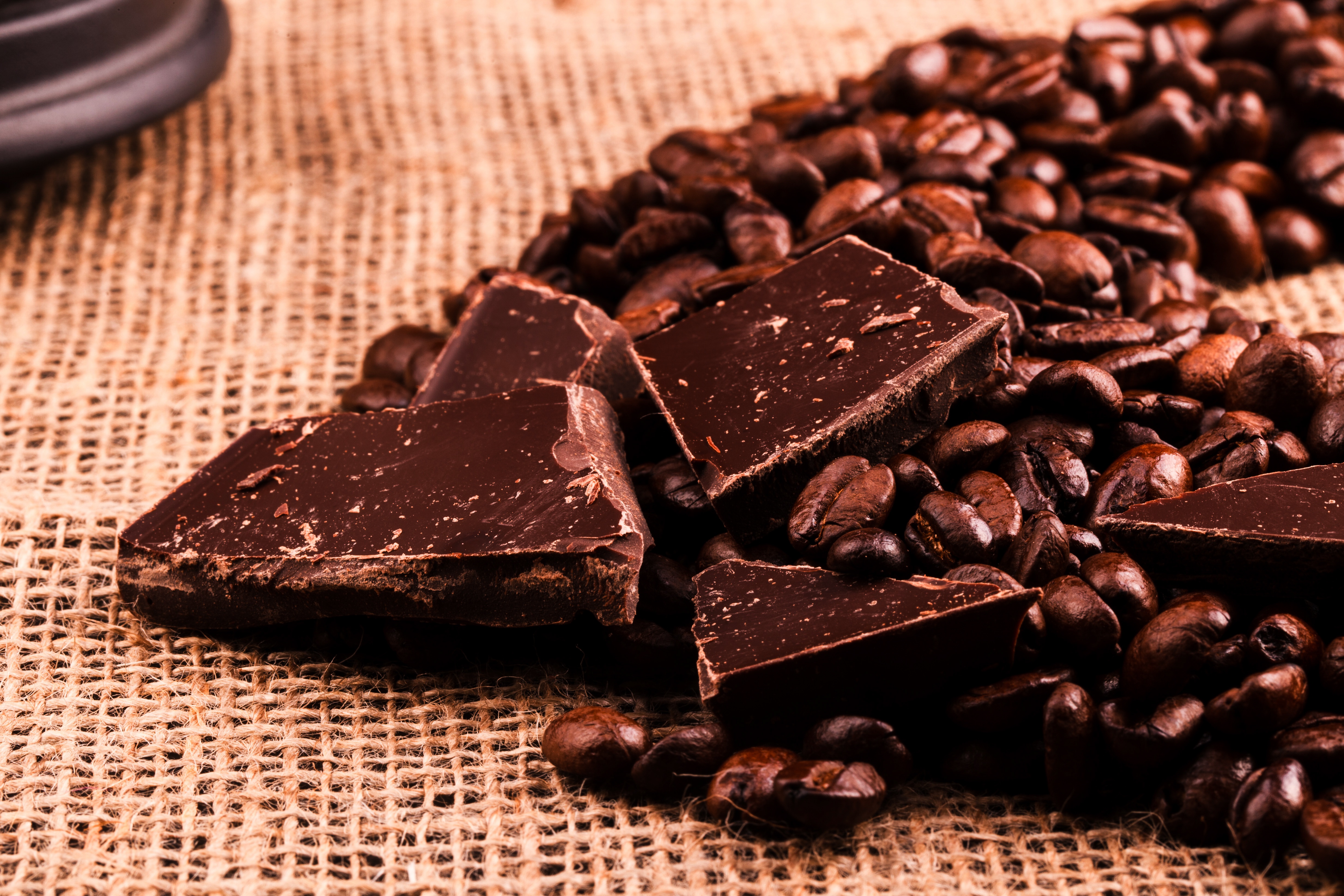 Лучший темный шоколад. Шоколад. Темный шоколад. Красивый шоколад. Шоколадная плитка.
