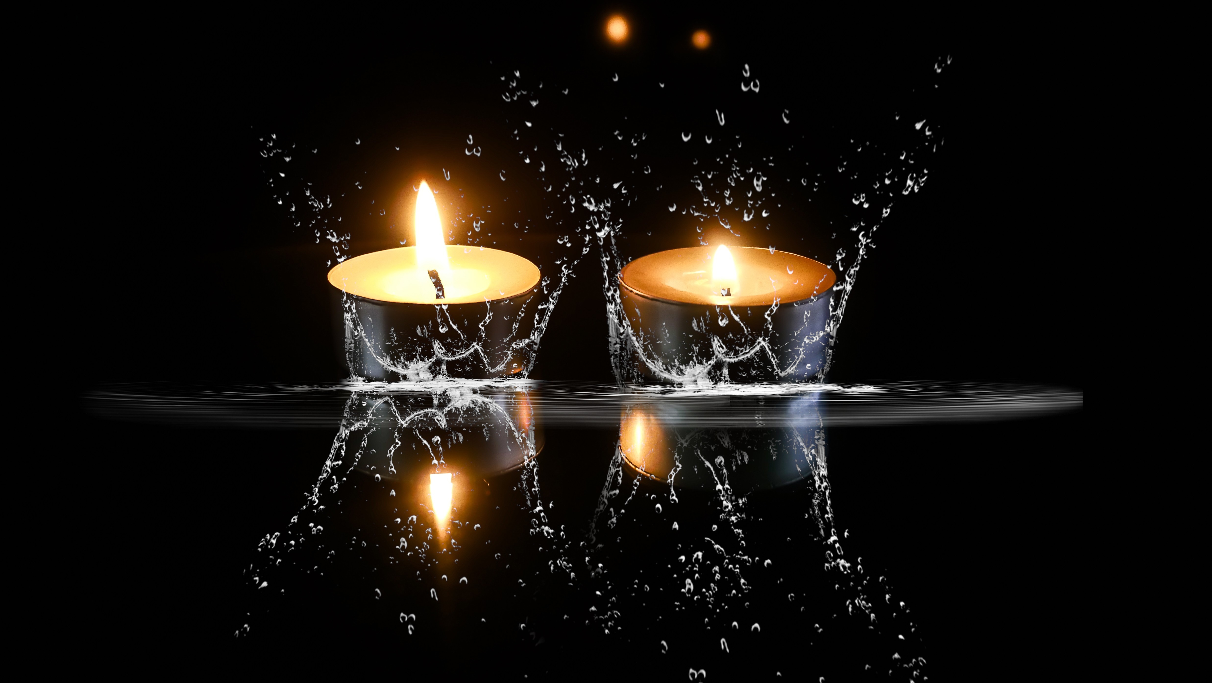 Вечером погасли свечи. Свеча на черном фоне. Свеча на столе. Свечи обои. Две свечи.