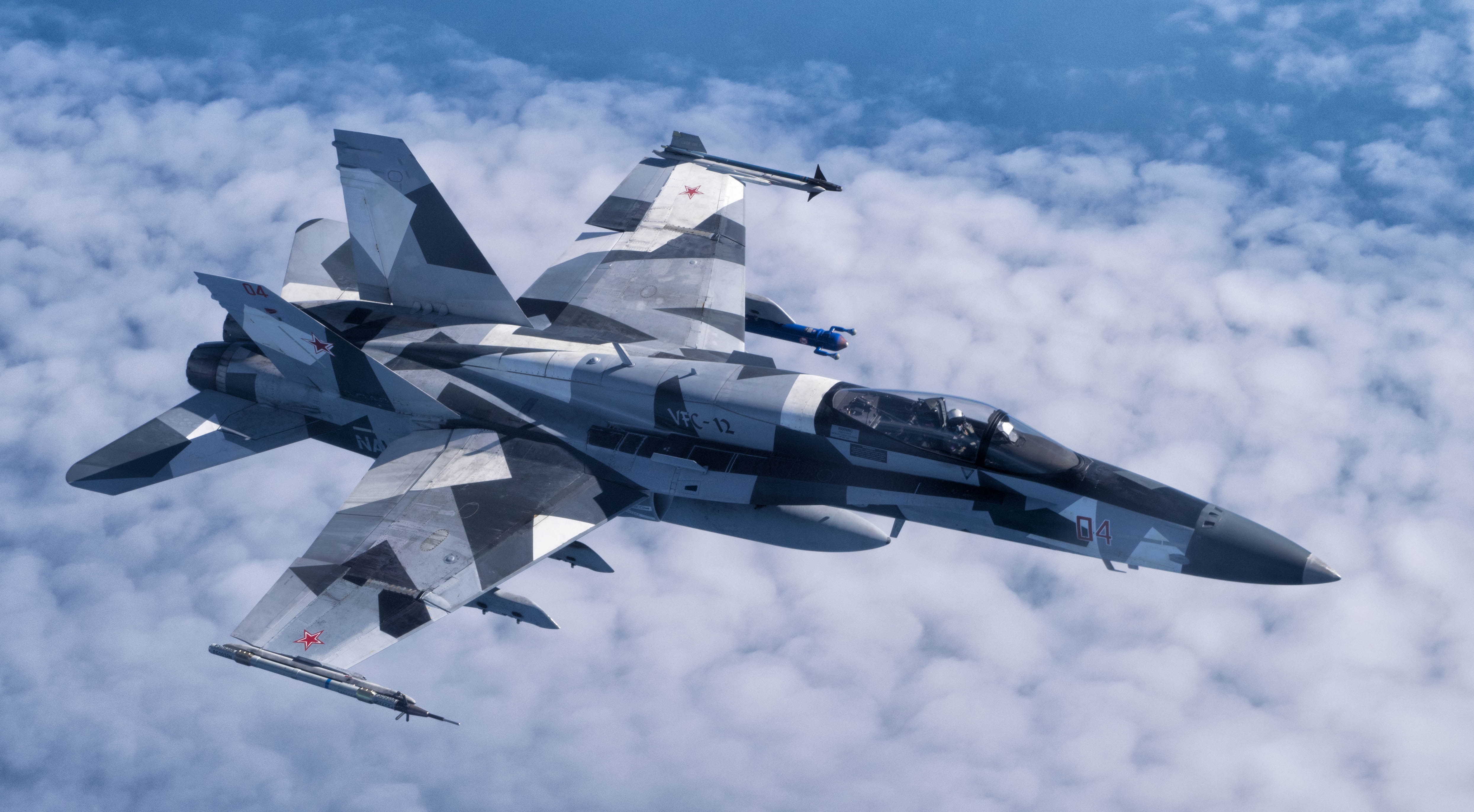 Истребители на русском языке. Самолёт ф 18 супер Хорнет. Истребитель Су-35. F-18 super Hornet и Су-27. F/A-18 Agressor.