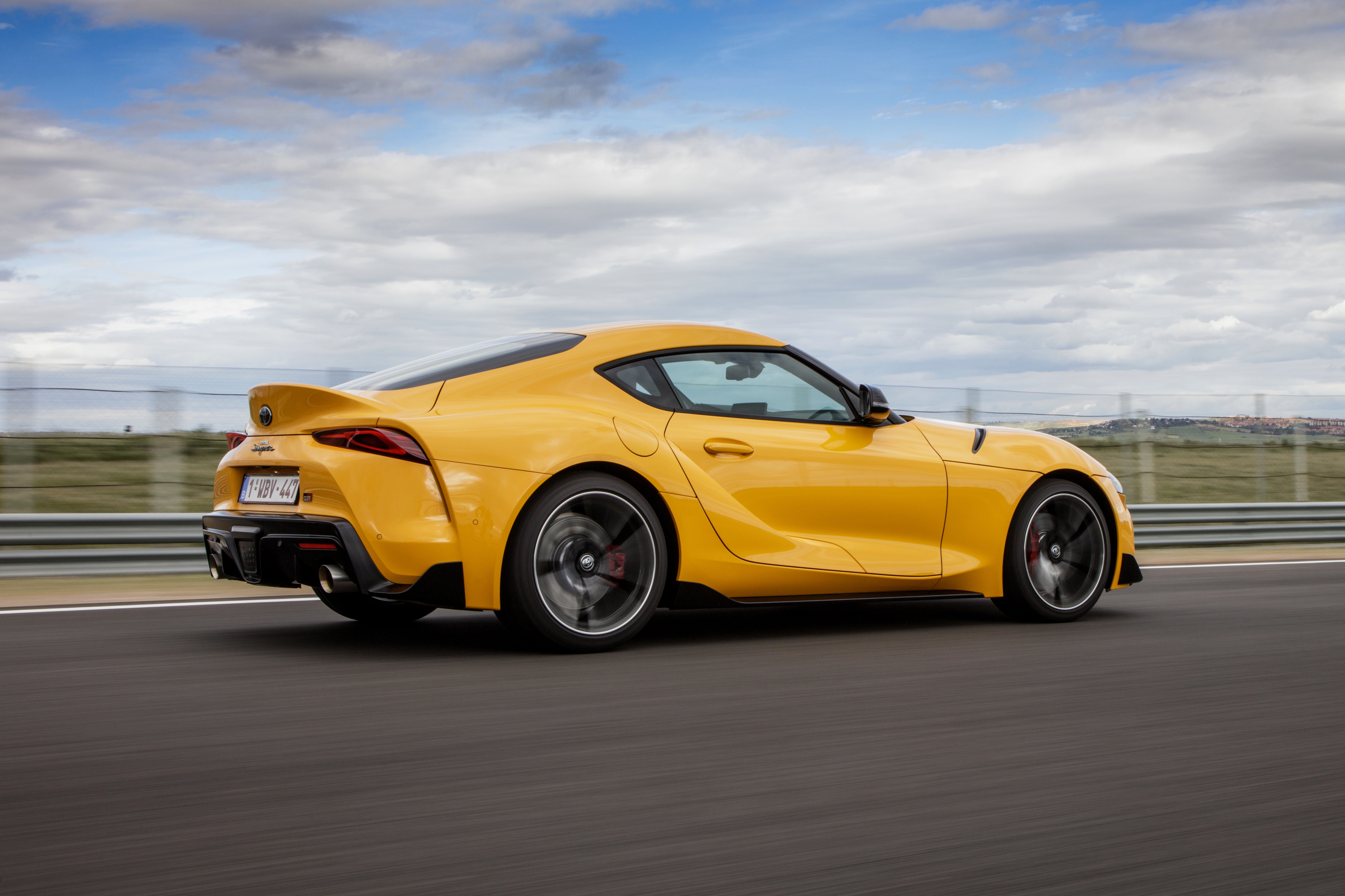 Тойота супра а90. Toyota gr Supra 2019. Toyota gr Supra a90. Toyota gr Supra 2020 Yellow.