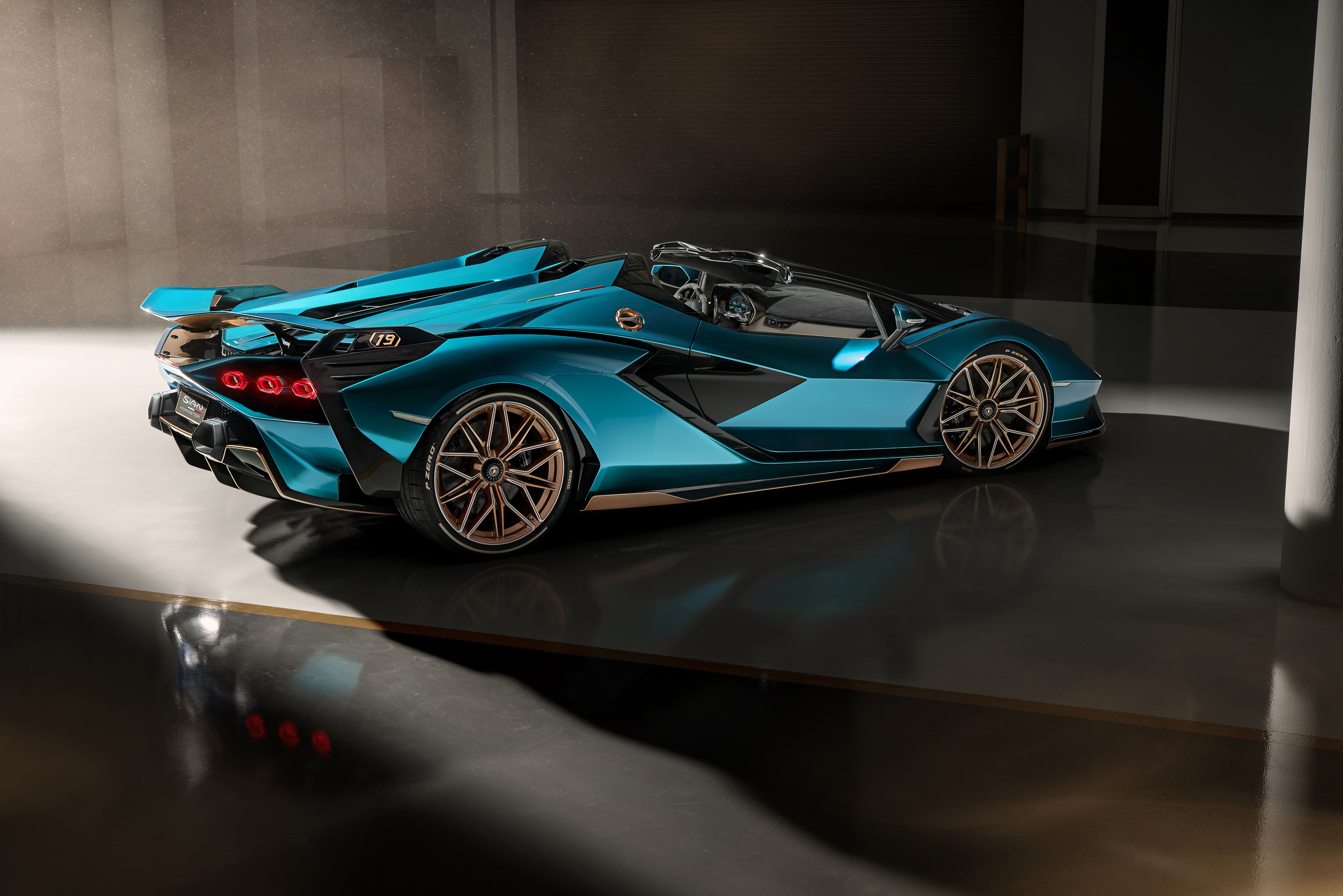 Lamborghini sian. Ламборджини Sian Roadster. Lamborghini Sián Roadster. Lamborghini Roadster 2020. Ламборджини Sián Roadster 2020.