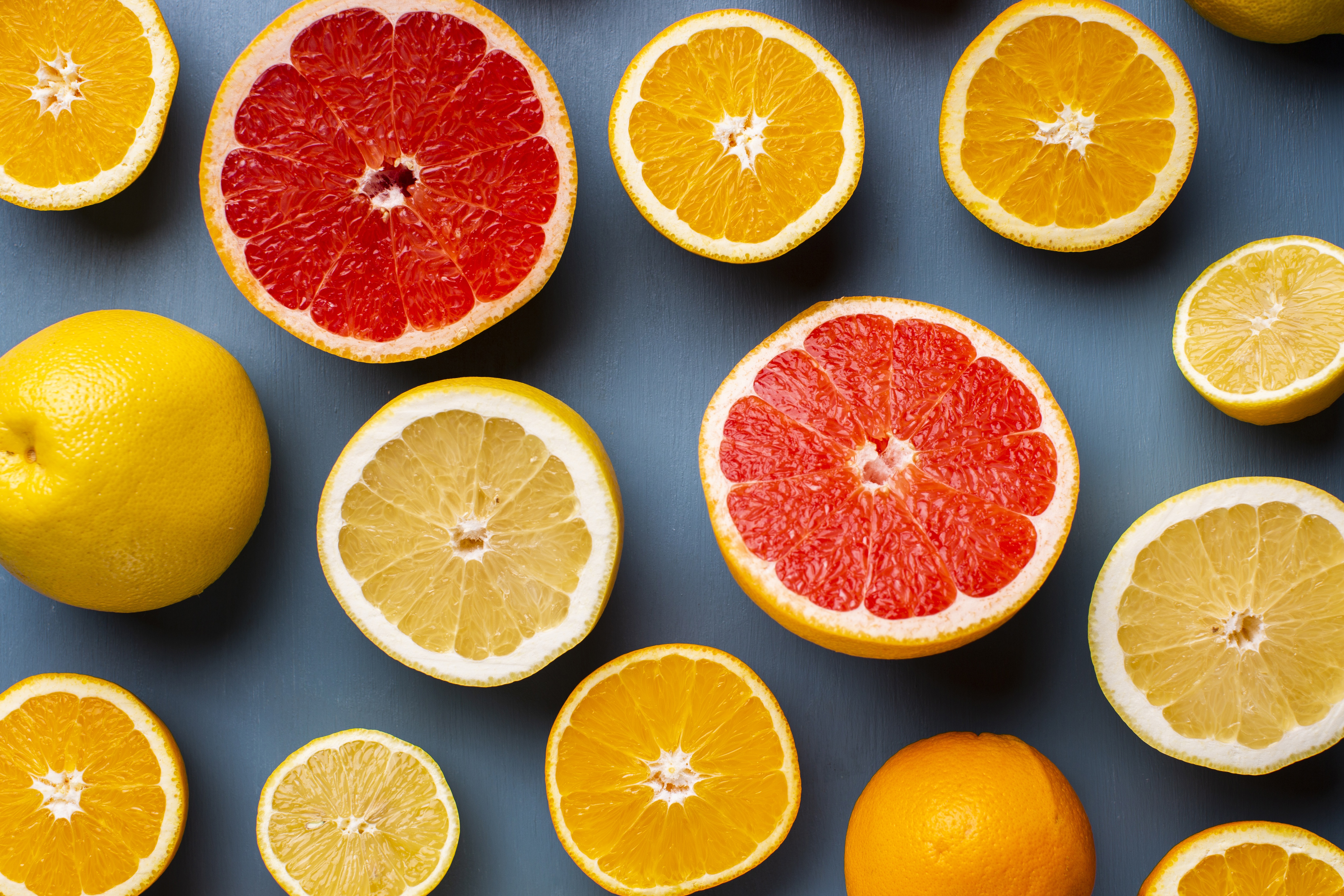 Лимон цитрусовые фрукты. Цитрусовые, апельсин, лимон, грейпфрут. Апельсин мандарин грейпфрут. Лимоны грейпфрут апельсины. Апельсин, лимон, мандарин, грейпфрут, Цитрон.