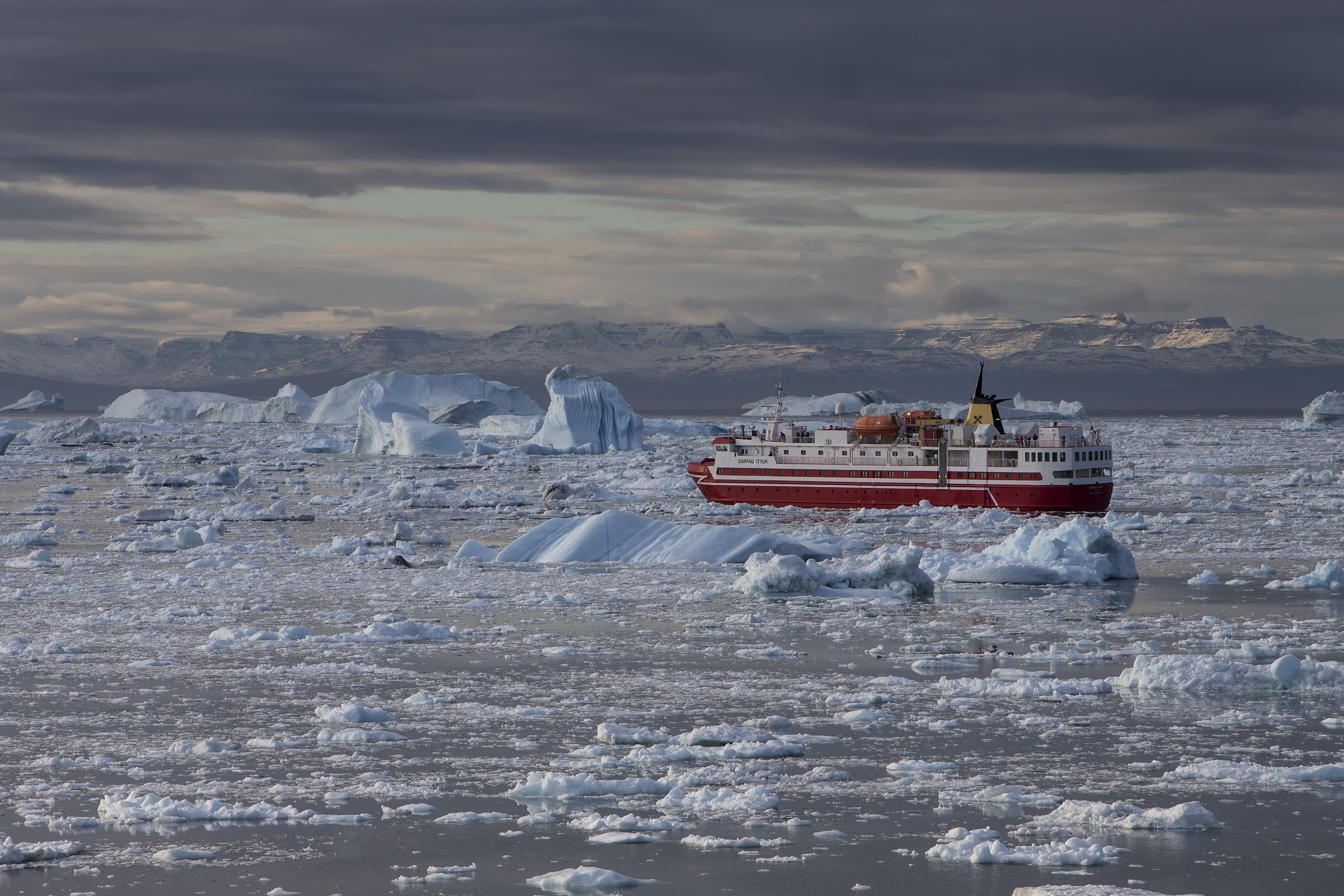 Экспедиция северный ледовитый океан. Ледокол в Карском море. Ледокол арктикика Северный полюс. Корабль Гренландия. Северный Ледовитый океан ледокол.