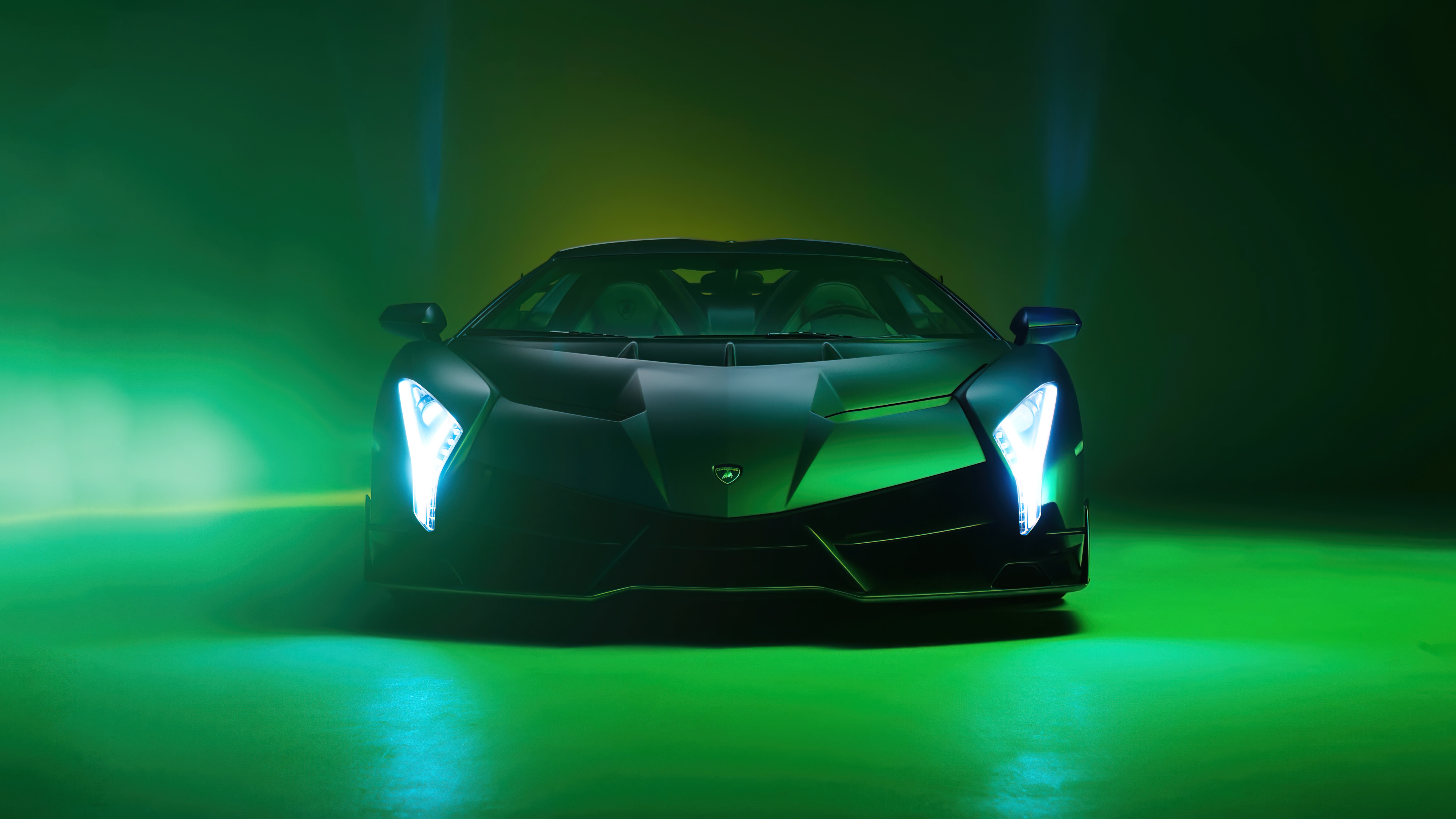 Lamborghini фиолетовая с зелено светящимися фарами