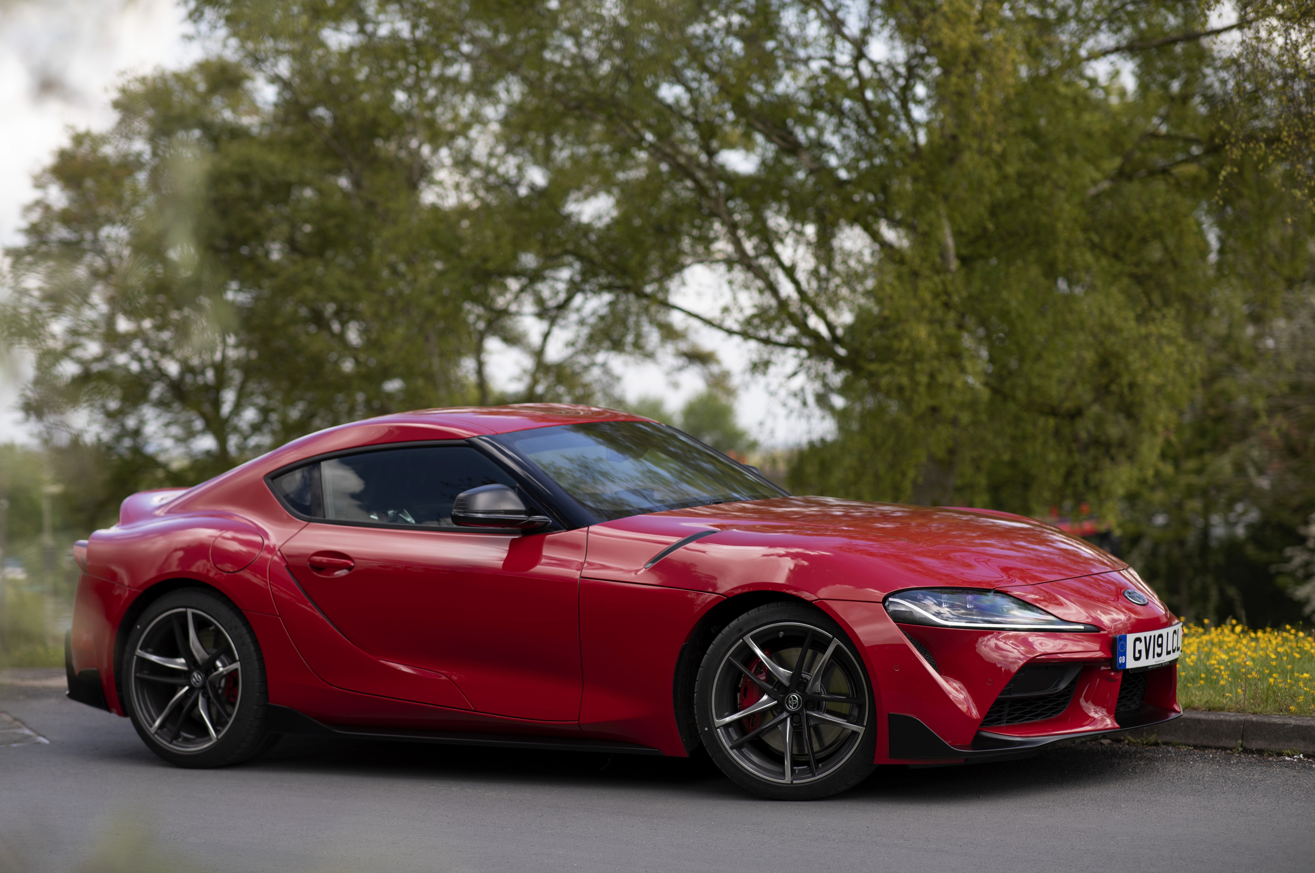 Красный поколение. Toyota Supra a90 Red. Toyota Supra a90 купе. Toyota Supra 2019 красная. Toyota Supra a90 красная.