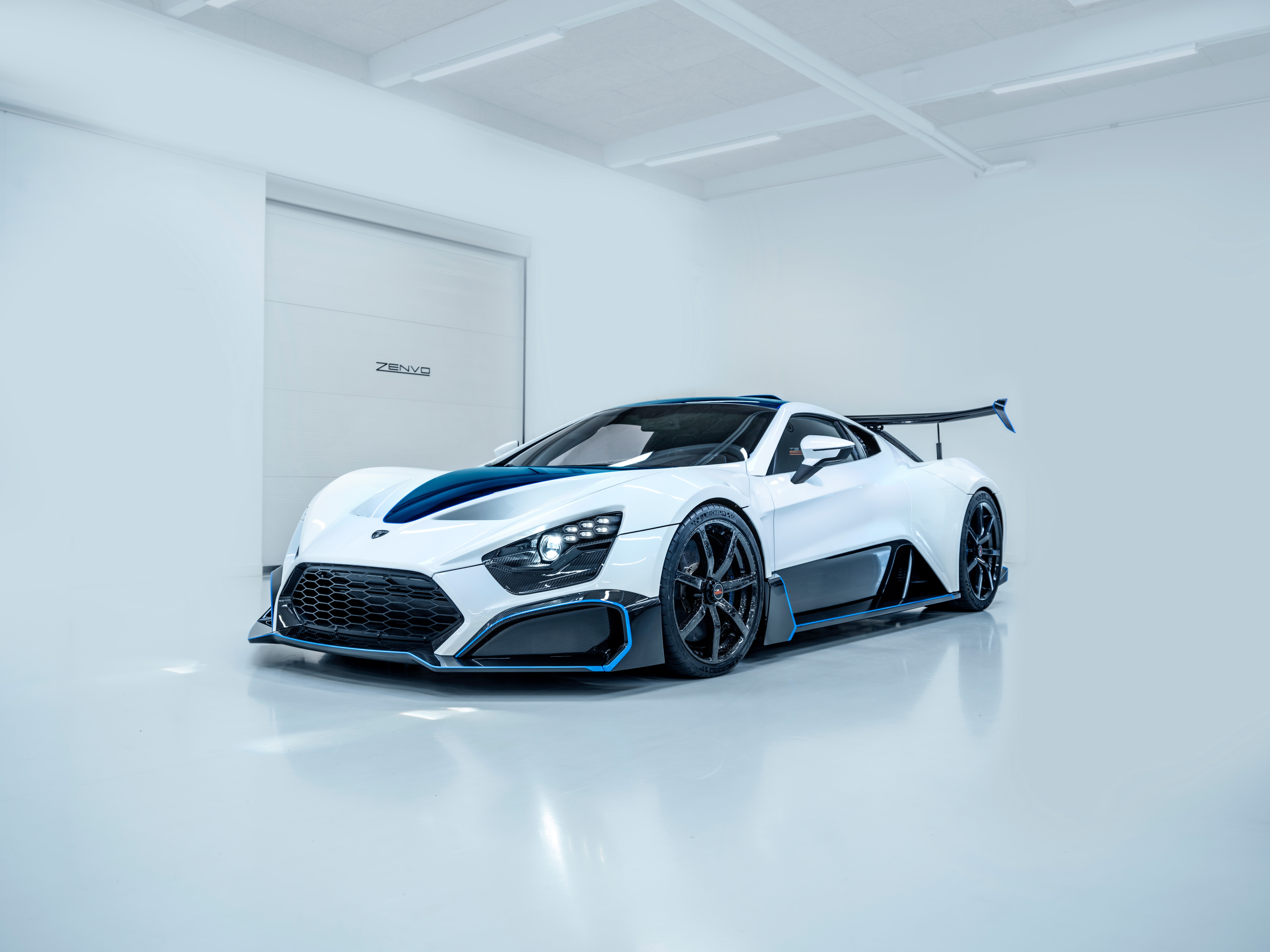 S 2020. Zenvo TSR-S. Суперкар Zenvo. Zenvo 2021. Гиперкары 2020-2021.