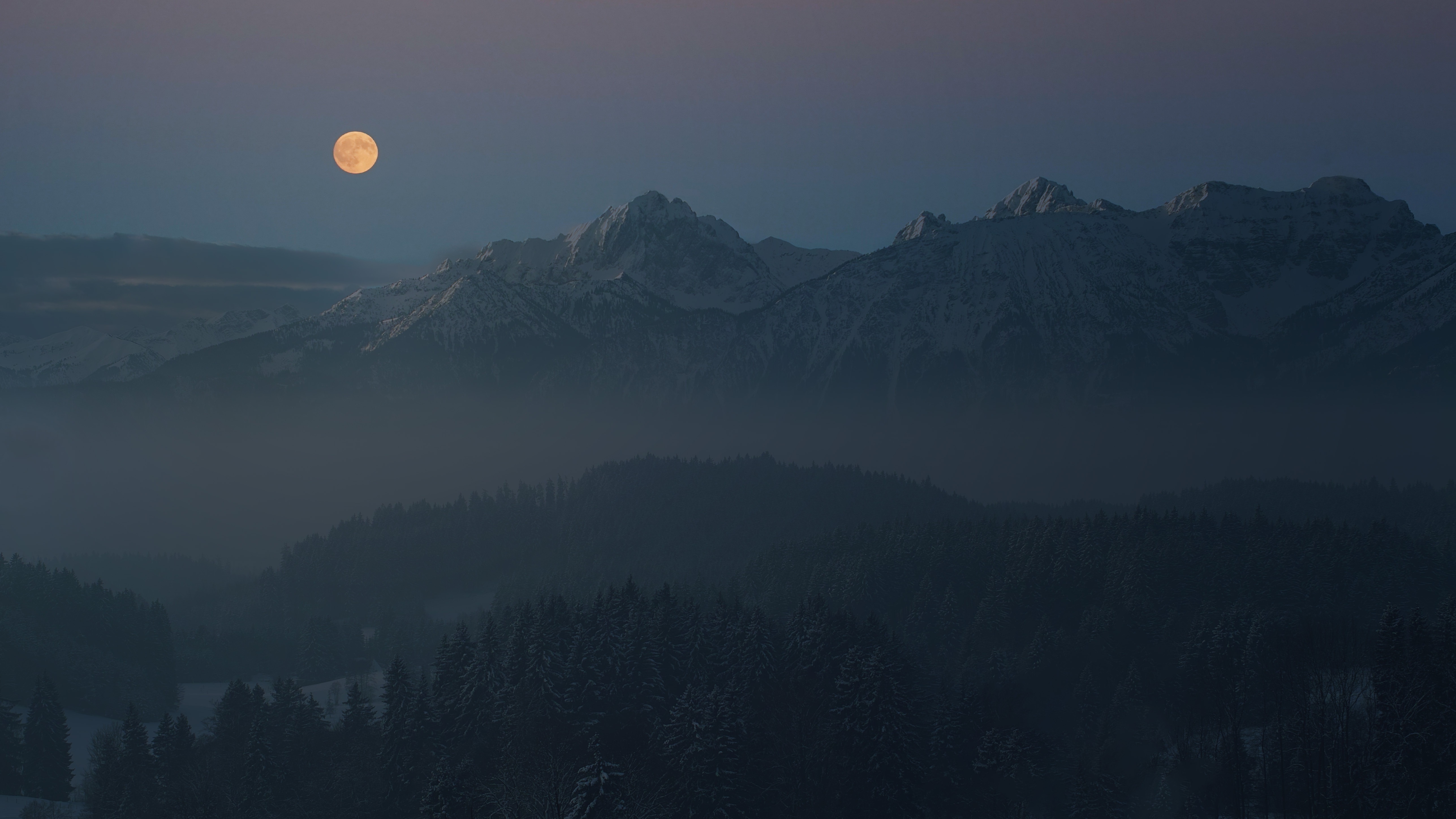 луна над горами