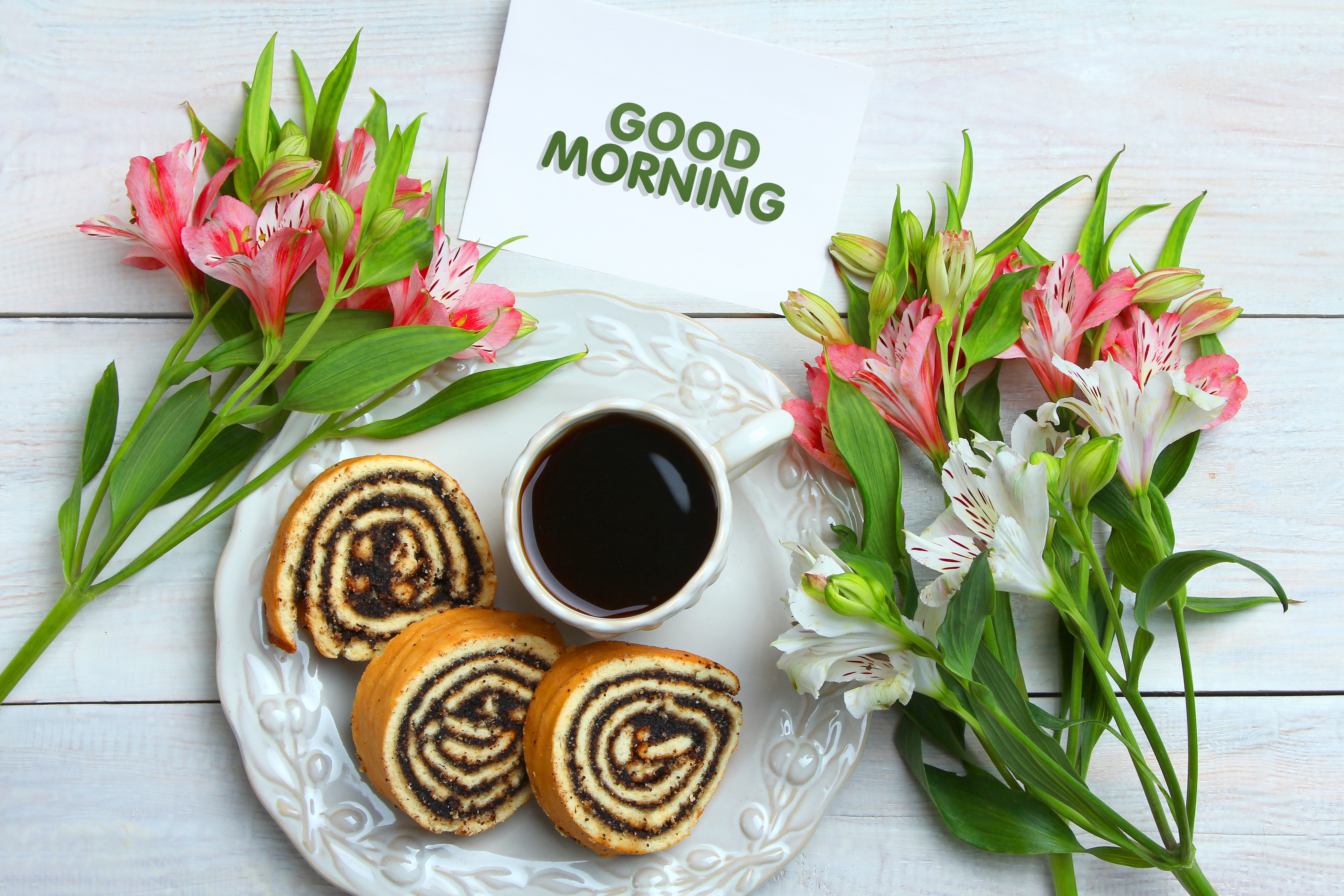 Доброе весеннее утро с чаем. Кофе и цветы. Чашка кофе и цветы. Завтрак кофе цветы. Кофе и сладости.